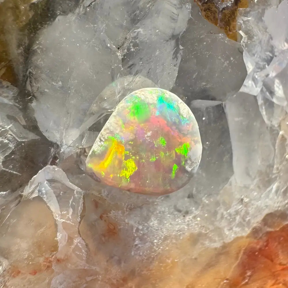 Iridescent opal gemstone from Lightning Ridge 1.6 carats solid hand-cut jewel