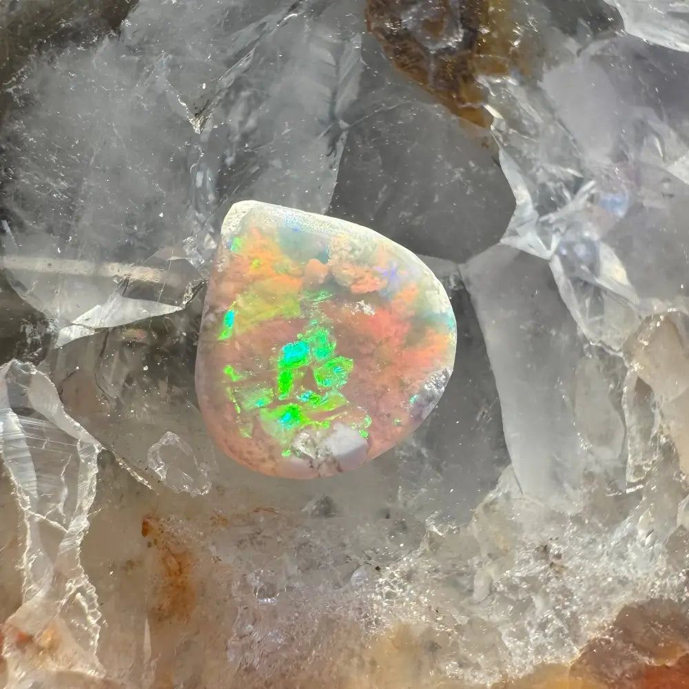 Iridescent Opal gemstone from Lightning Ridge 1.6 carats solid hand-cut
