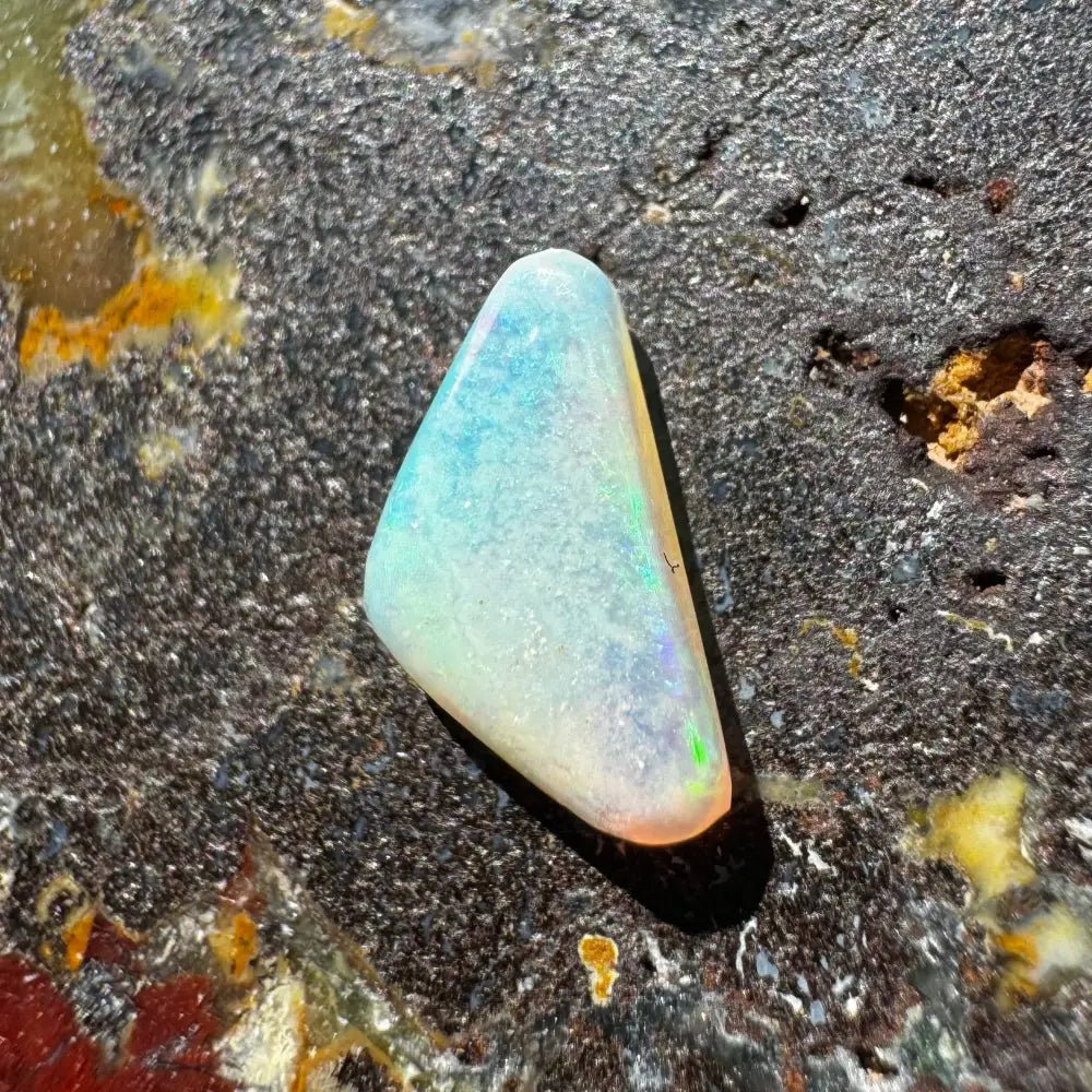 Lightning Ridge Opal 1.0carat Solid Hand - Cut