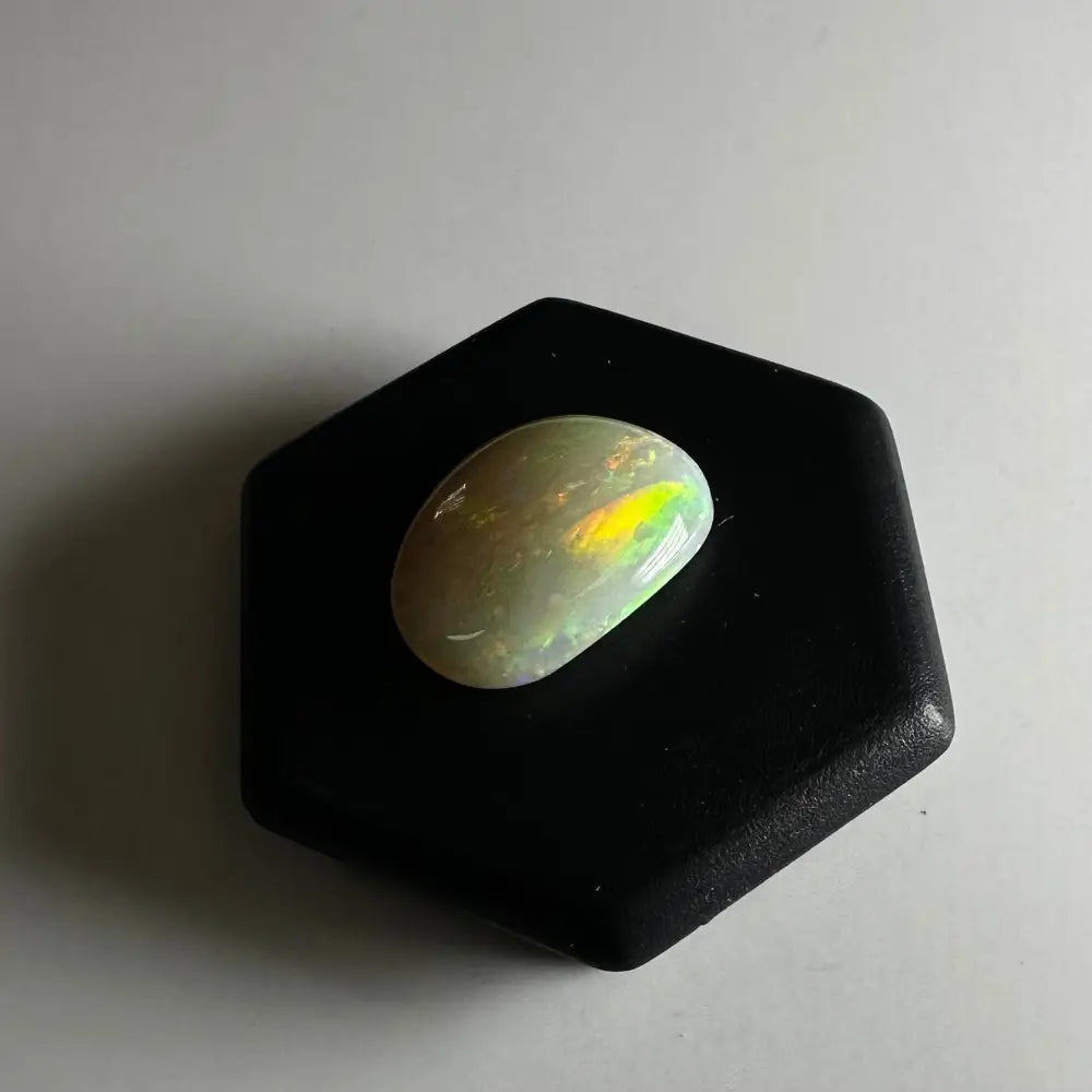 Iridescent opal cabochon in Lightning Ridge Opal 2.4carat Solid Hand-Cut jewelry
