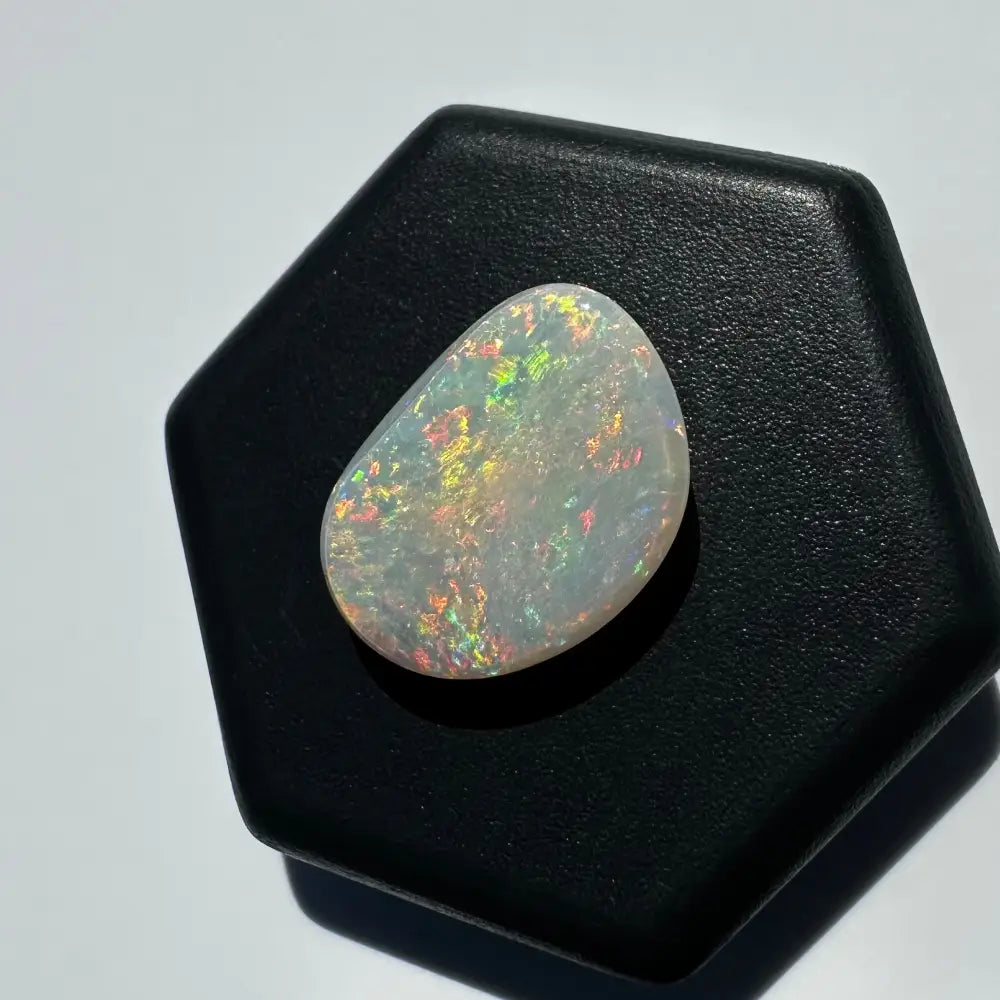 Iridescent white opal gemstone from Lightning Ridge, 2.4 carats, hand-cut and solid