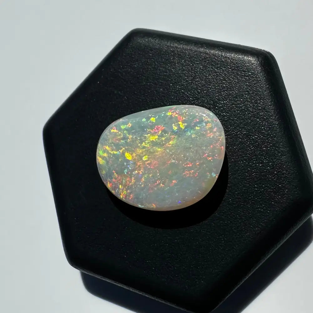 Iridescent opal gemstone from Lightning Ridge, 2.4 carats, hand-cut solid opal