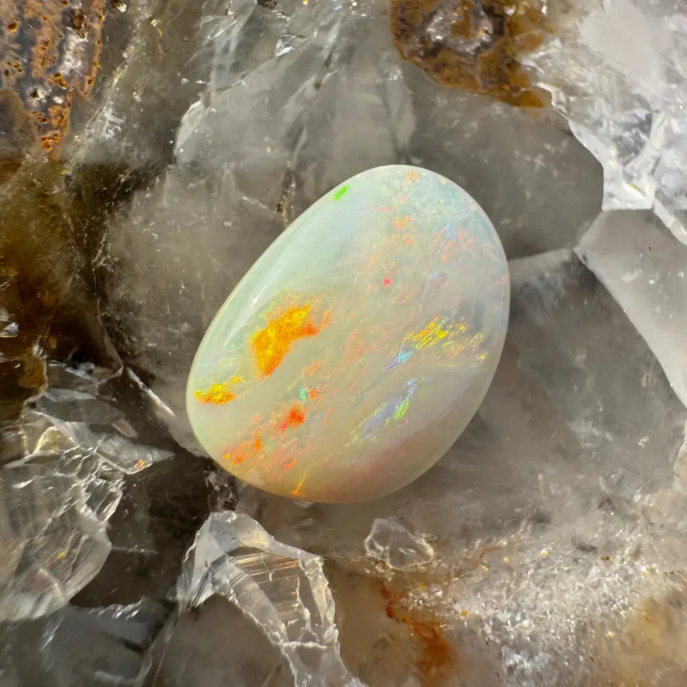 Iridescent opal gemstone from Lightning Ridge 2.4 carats solid hand-cut elegant jewelry