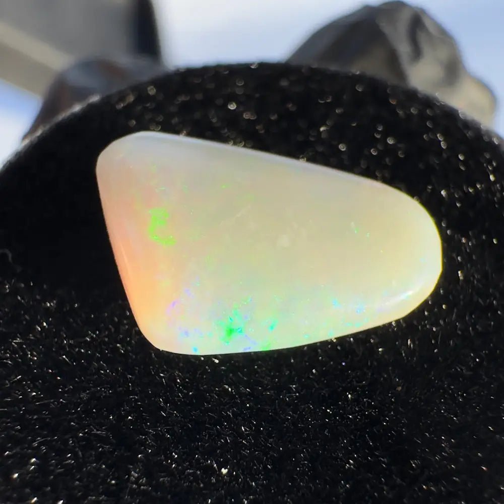 Lightning Ridge Opal 2.4carat Solid Hand - Cut