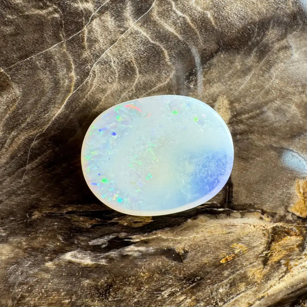 Iridescent Lightning Ridge Opal gemstone 3.5 carats, solid hand-cut jewelry piece