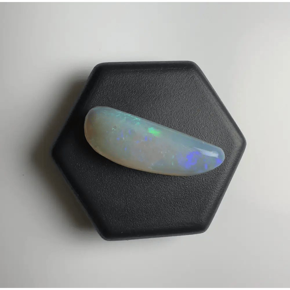 Lightning Ridge Opal 3.2carat Solid Hand - Cut