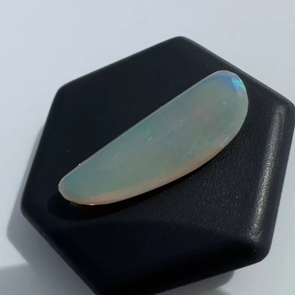Lightning Ridge Opal 3.2carat Solid Hand - Cut