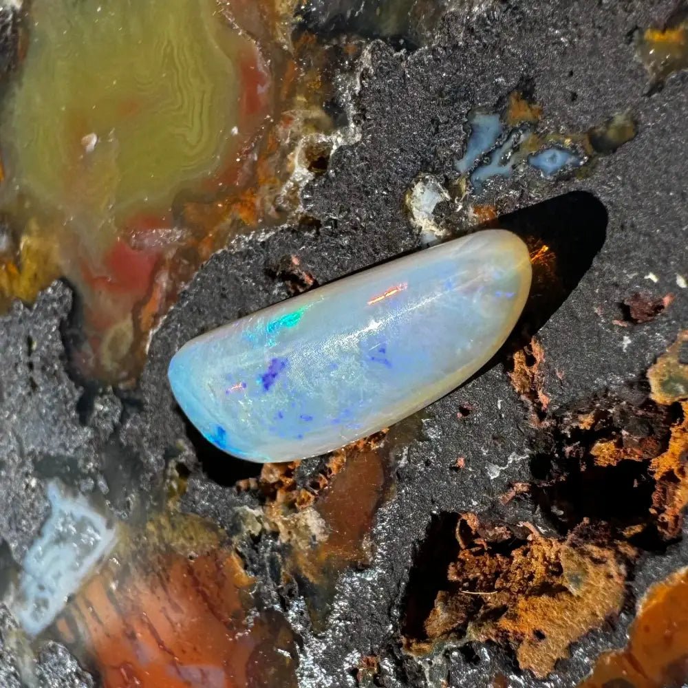 Lightning Ridge Opal 3.2carat Solid Hand - Cut