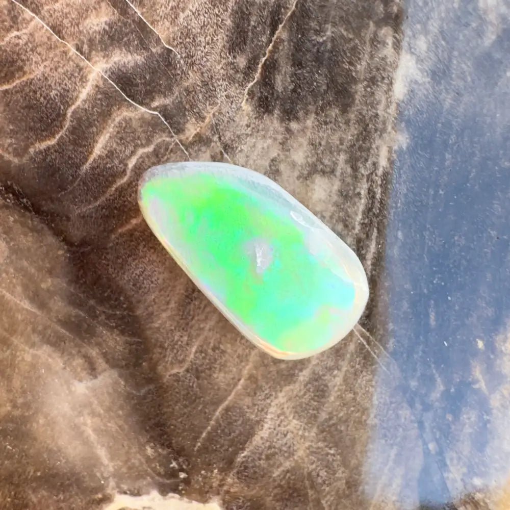 Lightning Ridge Opal Semi Black 1.8carat Solid Hand - Cut