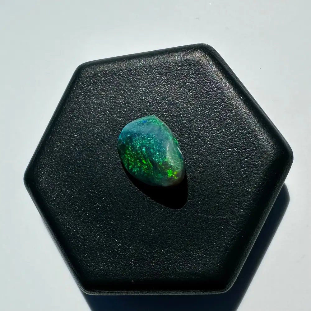 Lightning Ridge Semi Black Opal 0.8carat Solid Hand - Cut