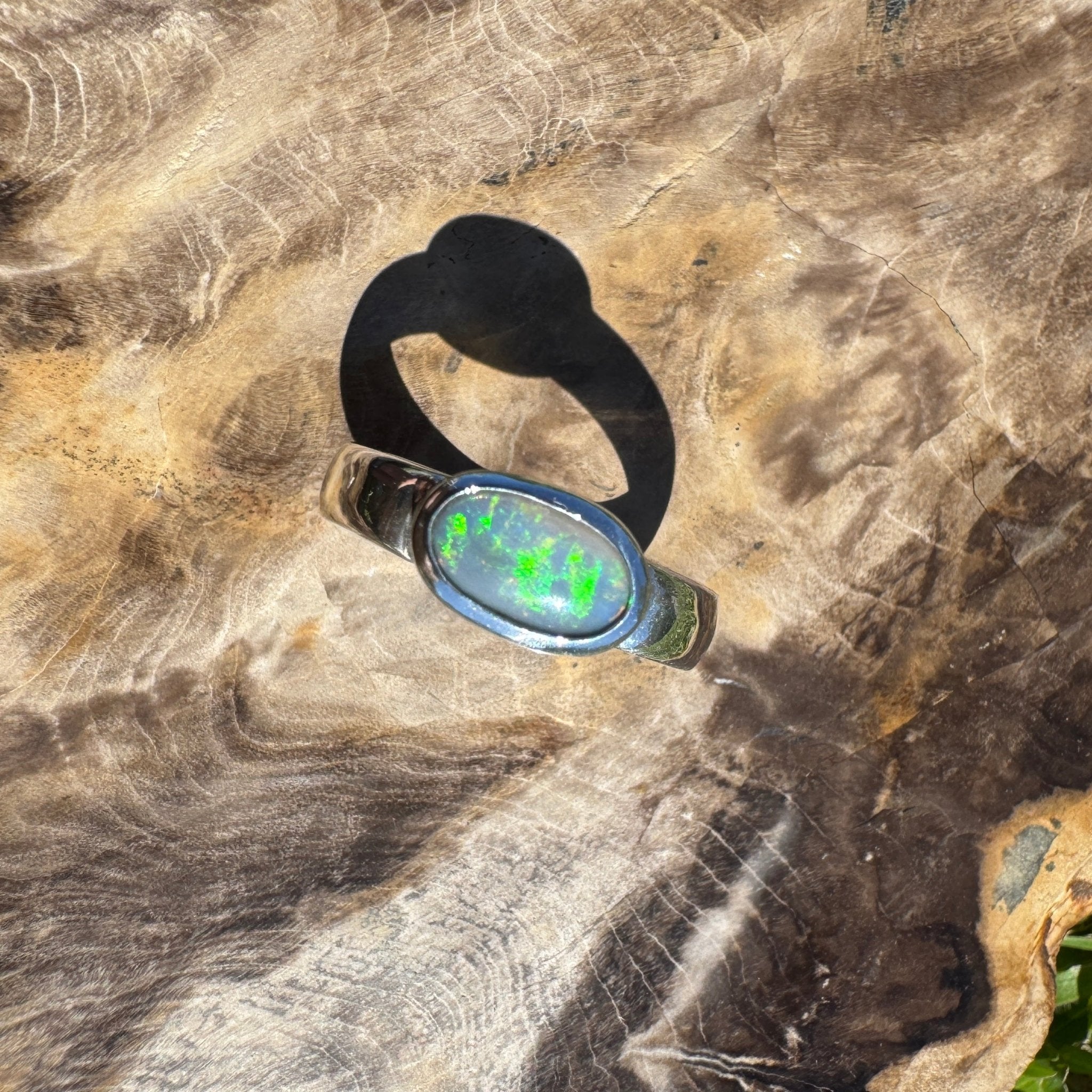 Mintabie Horizon – 1ct Solid Lightning Ridge Opal 925 Sterling Silver Ring