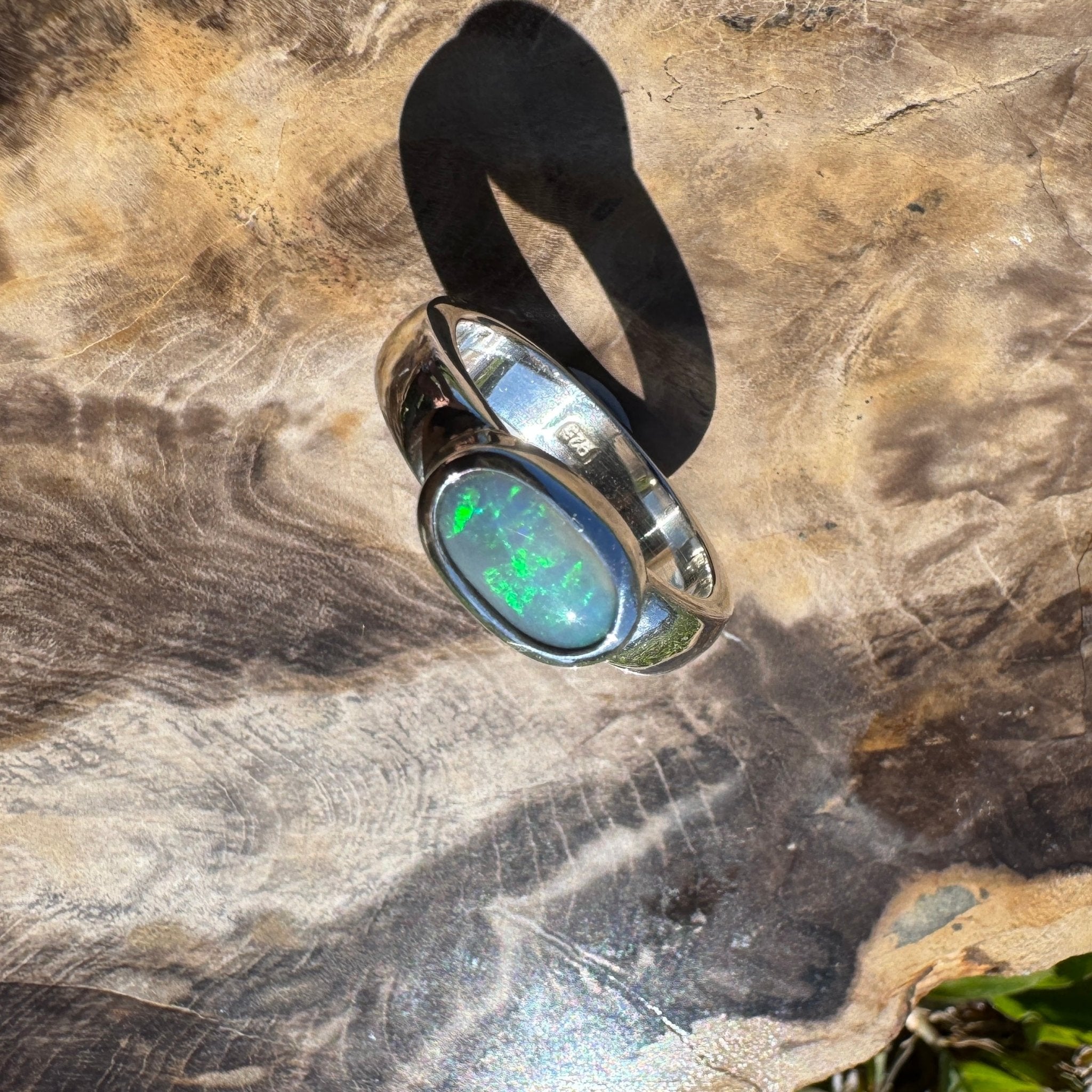 Mintabie Horizon – 1ct Solid Lightning Ridge Opal 925 Sterling Silver Ring