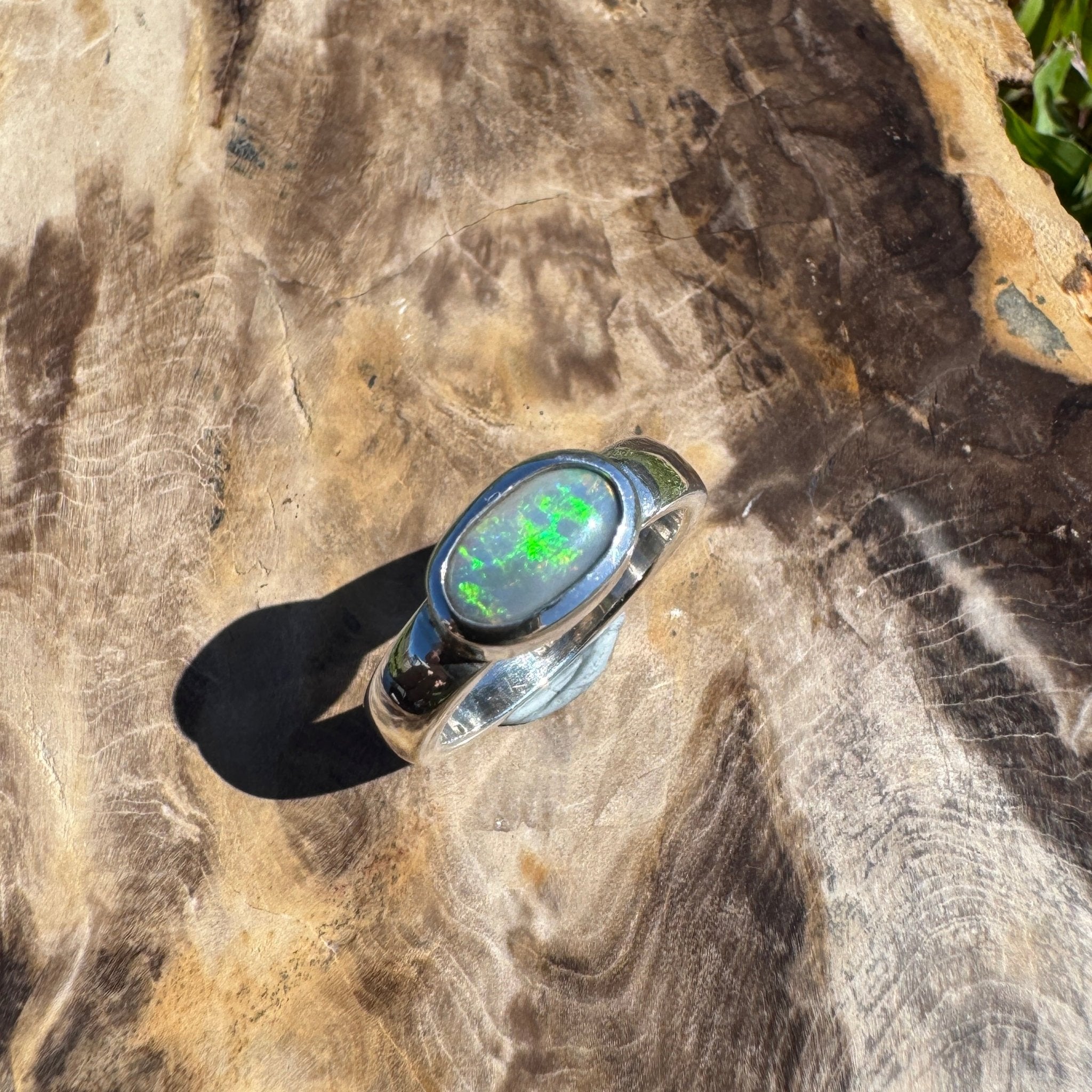 Mintabie Horizon – 1ct Solid Lightning Ridge Opal 925 Sterling Silver Ring