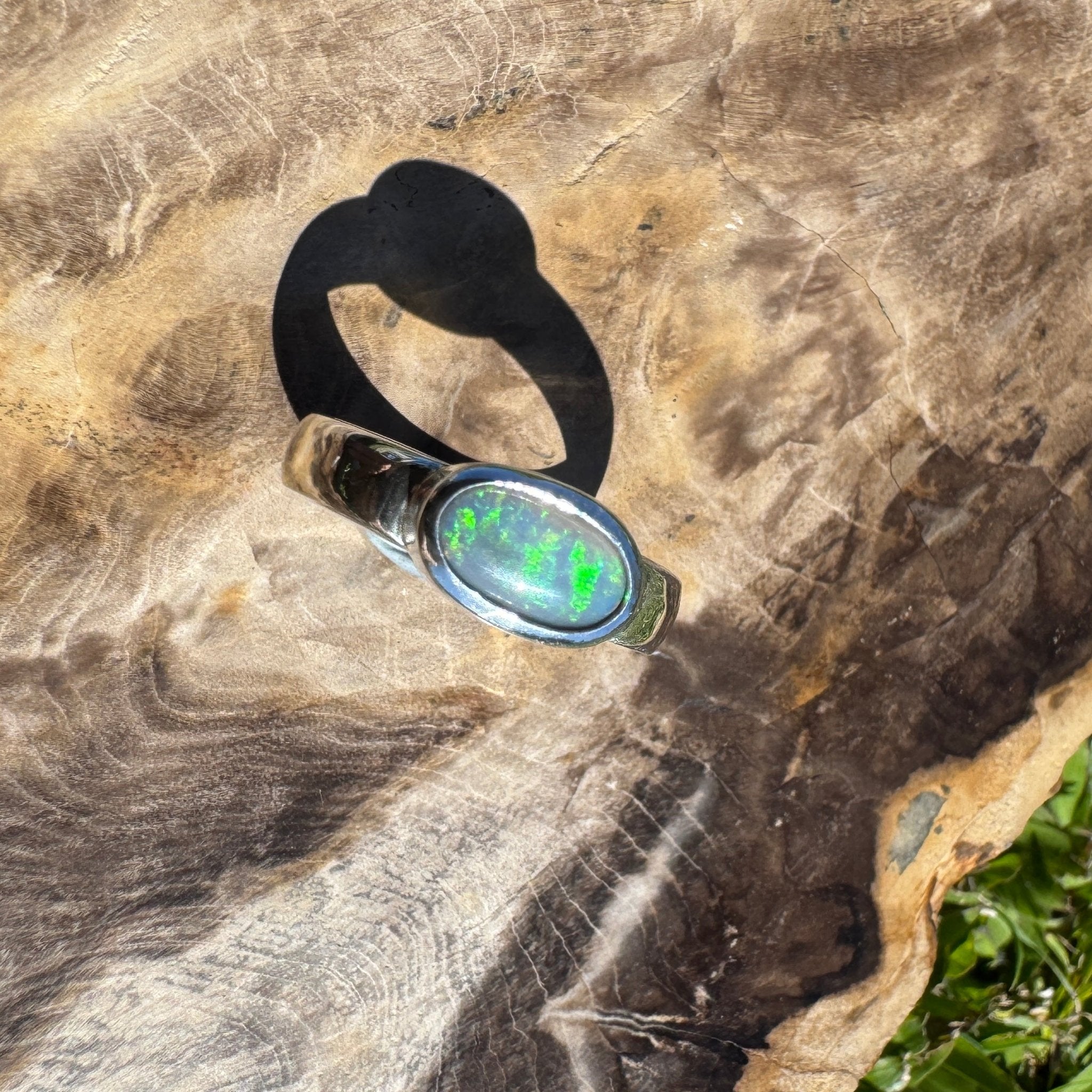 Mintabie Horizon – 1ct Solid Lightning Ridge Opal 925 Sterling Silver Ring