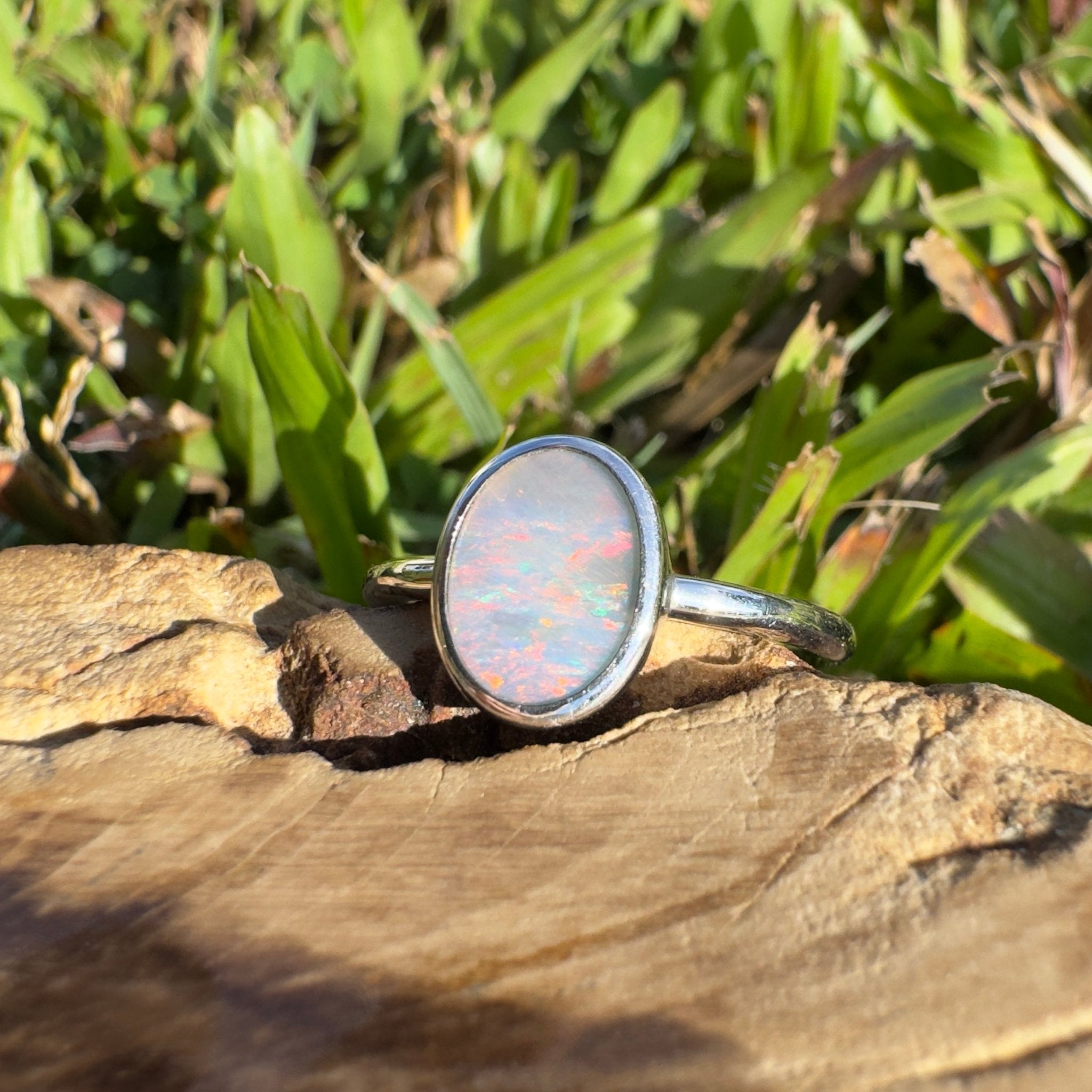 Mintabie Ridge Flame – 1ct Mintabie Opal Ring