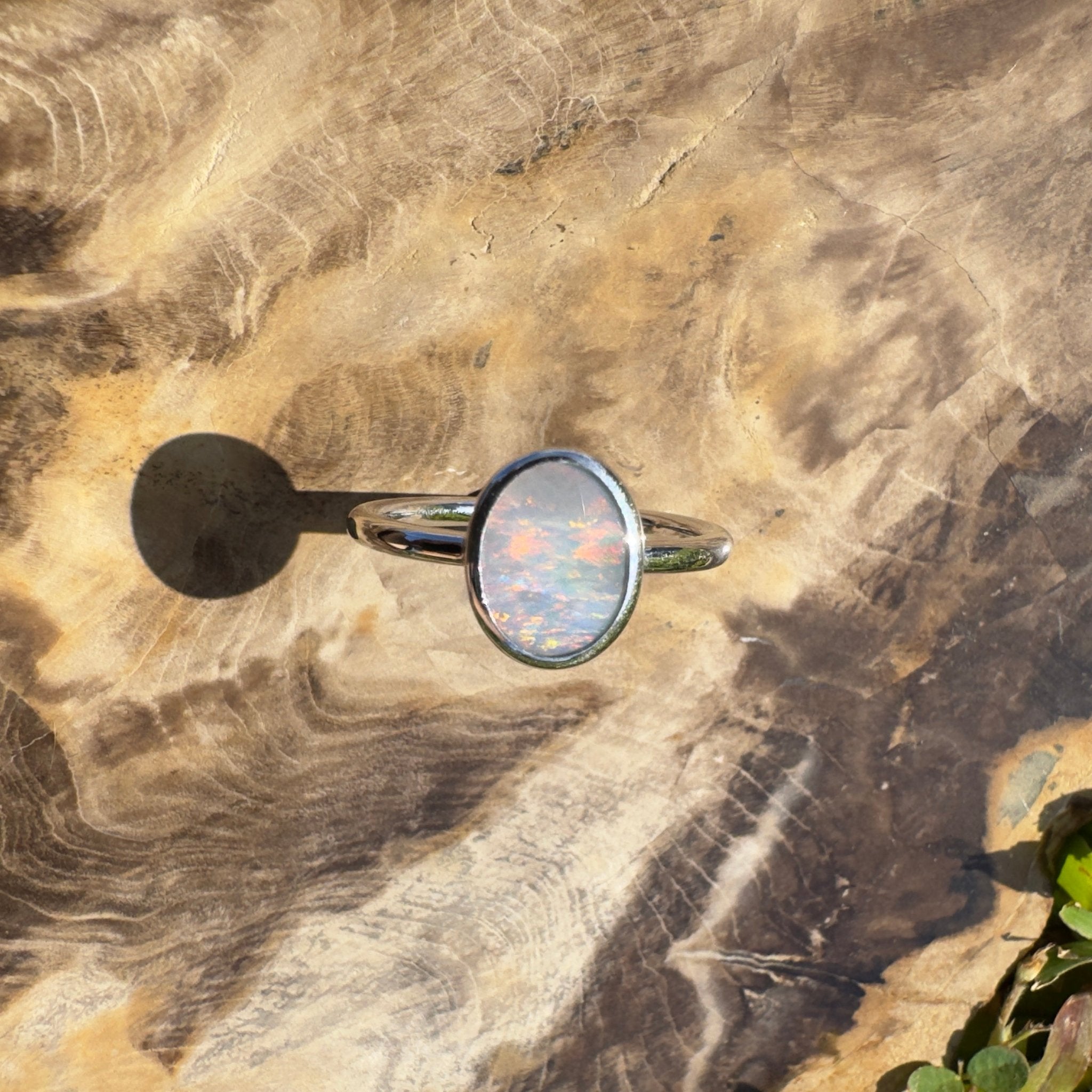 Mintabie Ridge Flame – 1ct Mintabie Opal Ring