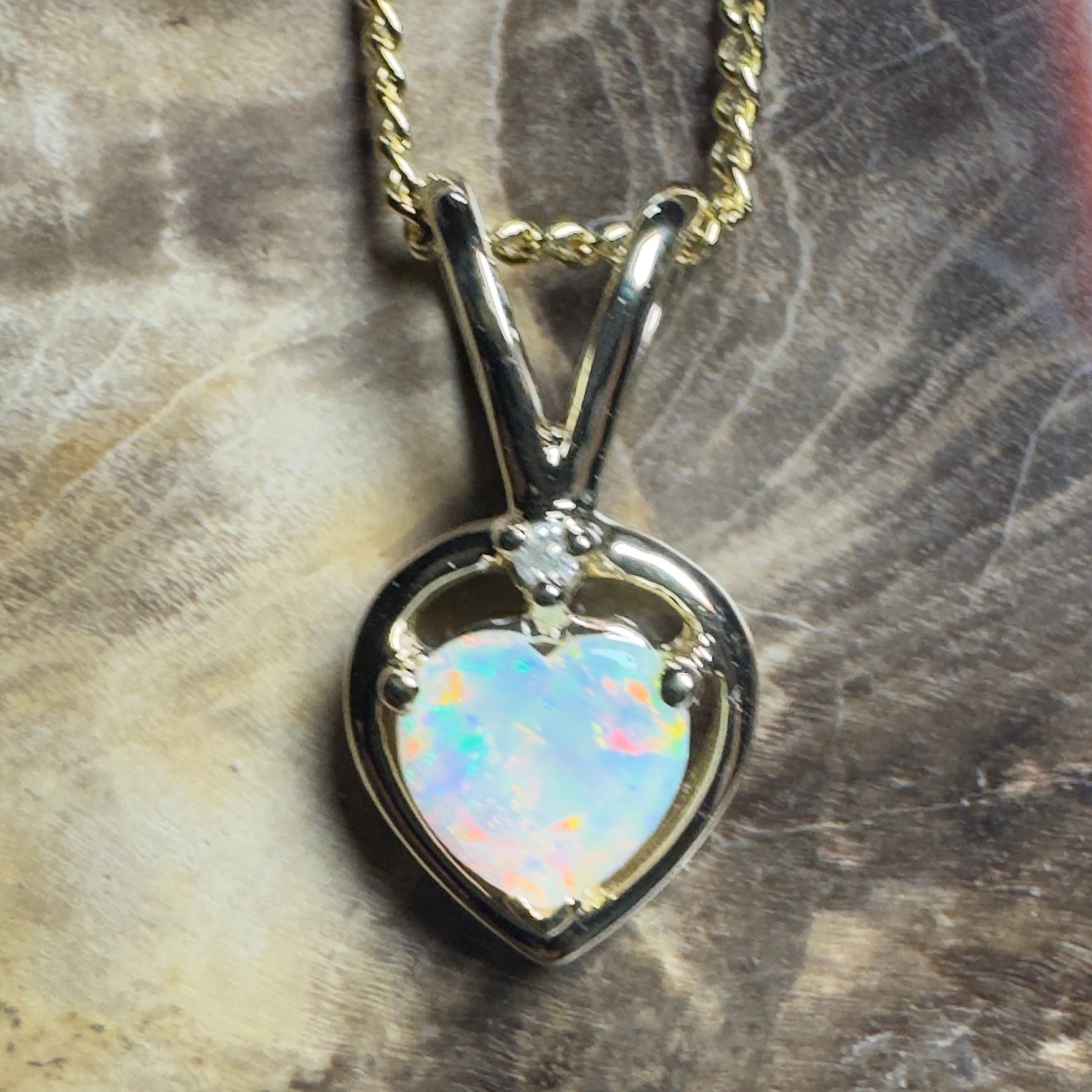 Mundi Mundi Love ~ 9ct Solid Yellow Gold 0.4ct Coober Pedy Opal Pendant