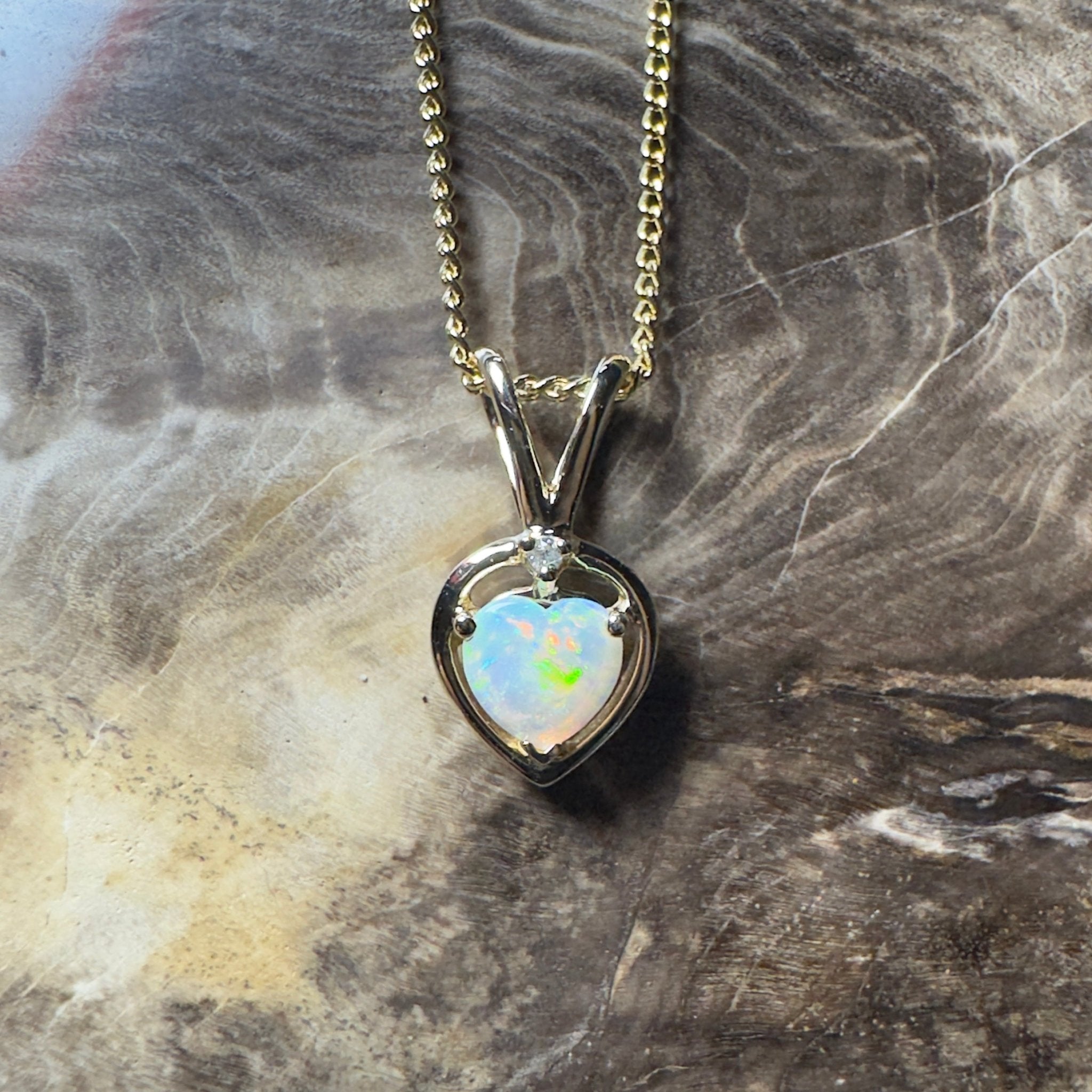 Mundi Mundi Love ~ 9ct Solid Yellow Gold 0.4ct Coober Pedy Opal Pendant