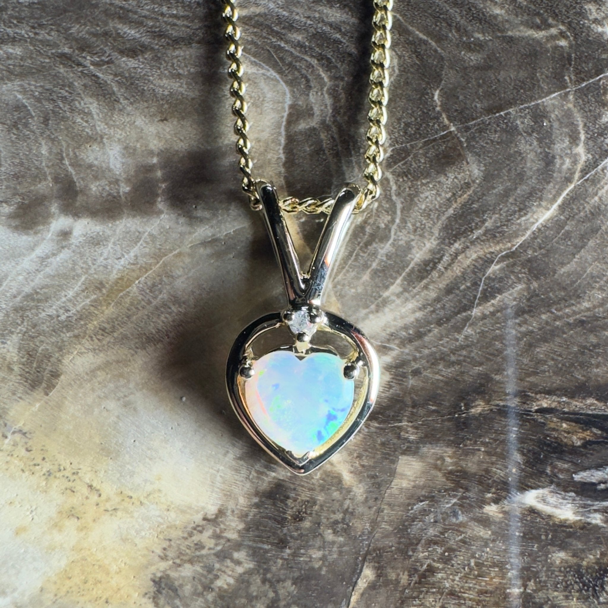 Mundi Mundi Love ~ 9ct Solid Yellow Gold 0.4ct Coober Pedy Opal Pendant