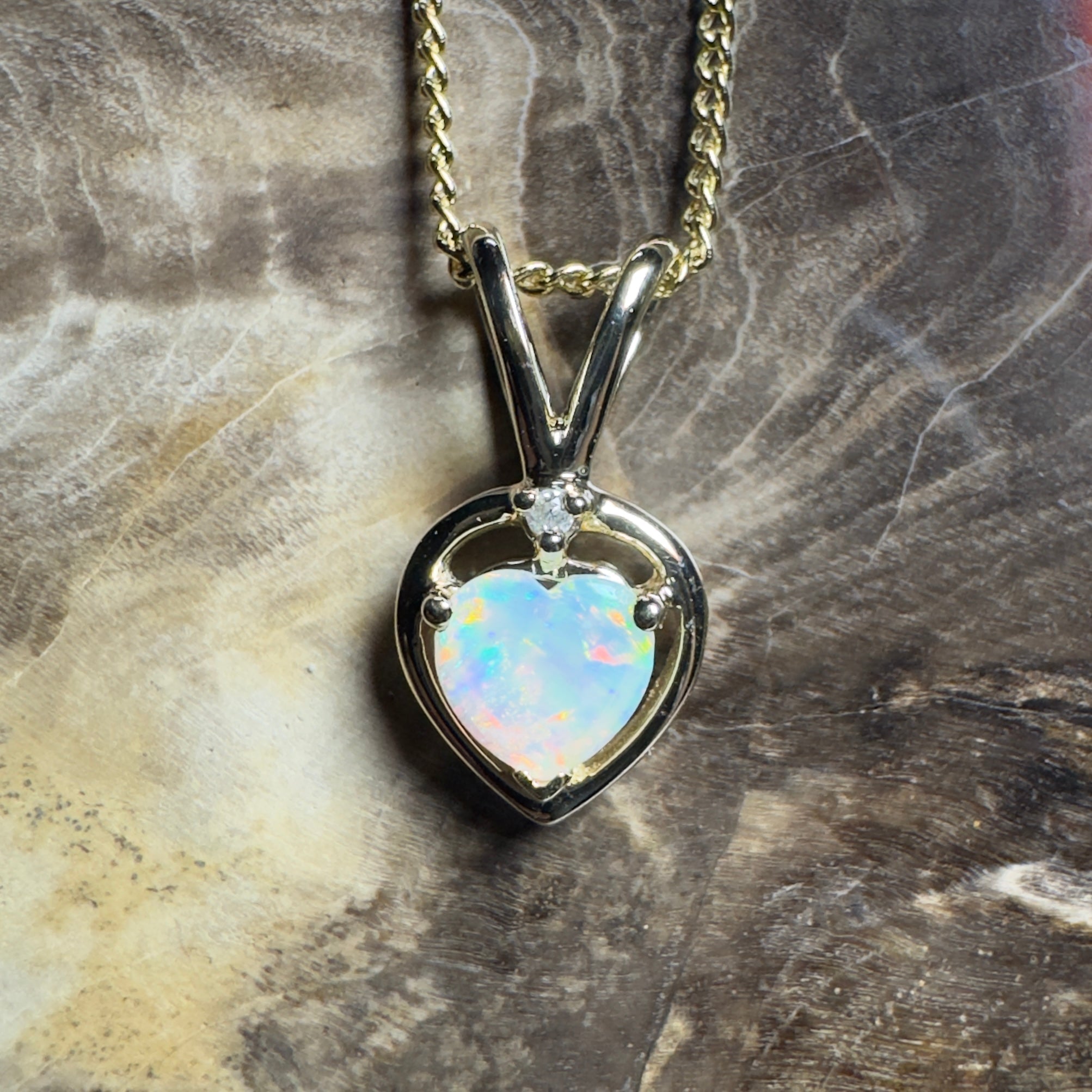 Mundi Mundi Love ~ 9ct Solid Yellow Gold 0.4ct Coober Pedy Opal Pendant