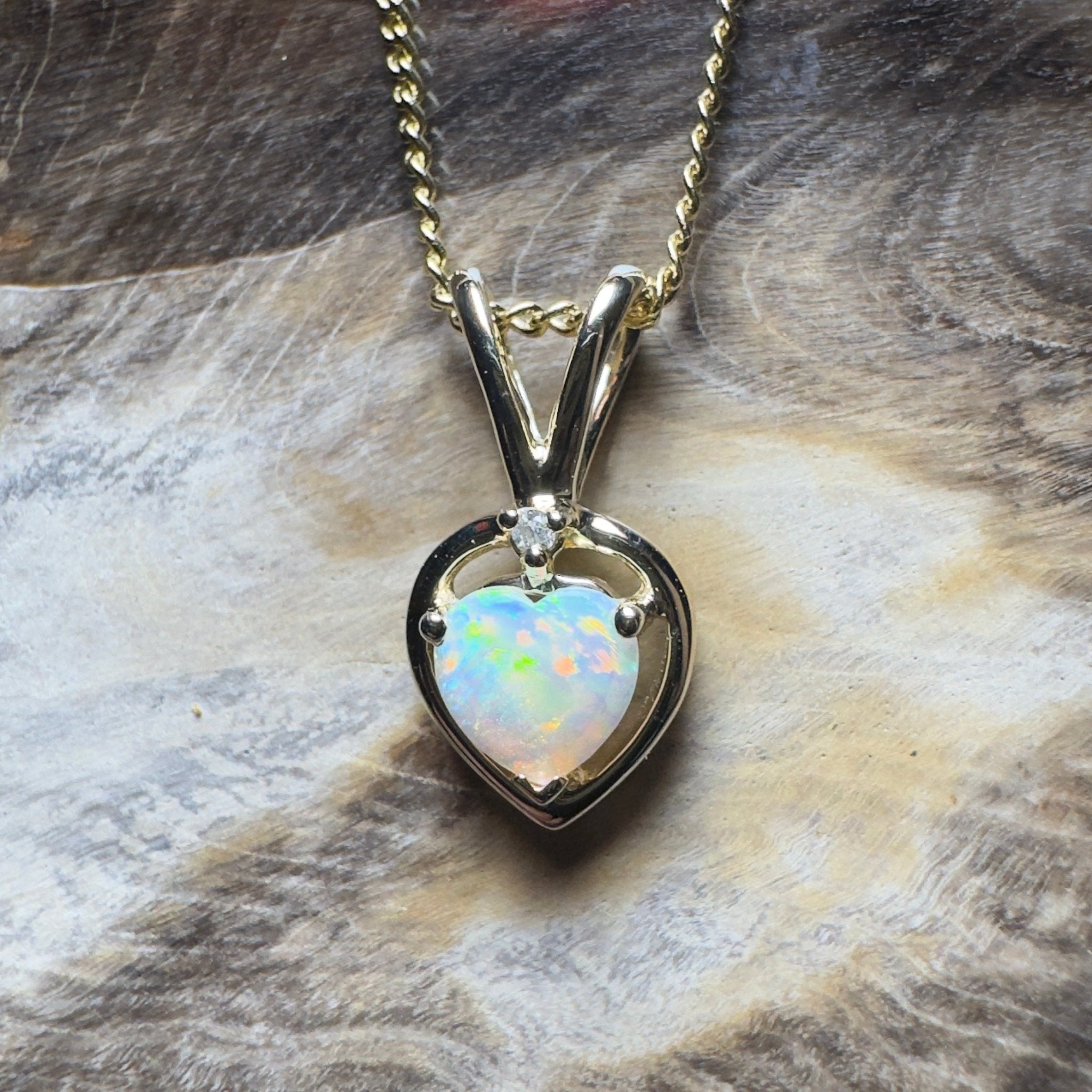 Mundi Mundi Love ~ 9ct Solid Yellow Gold 0.4ct Coober Pedy Opal Pendant