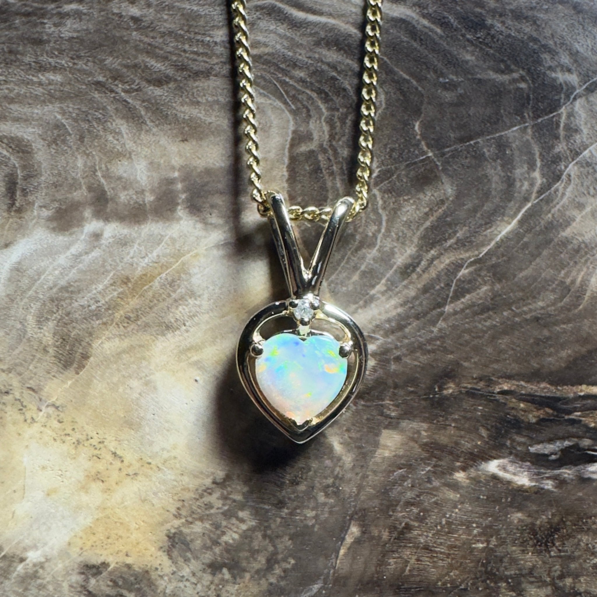 Mundi Mundi Love ~ 9ct Solid Yellow Gold 0.4ct Coober Pedy Opal Pendant