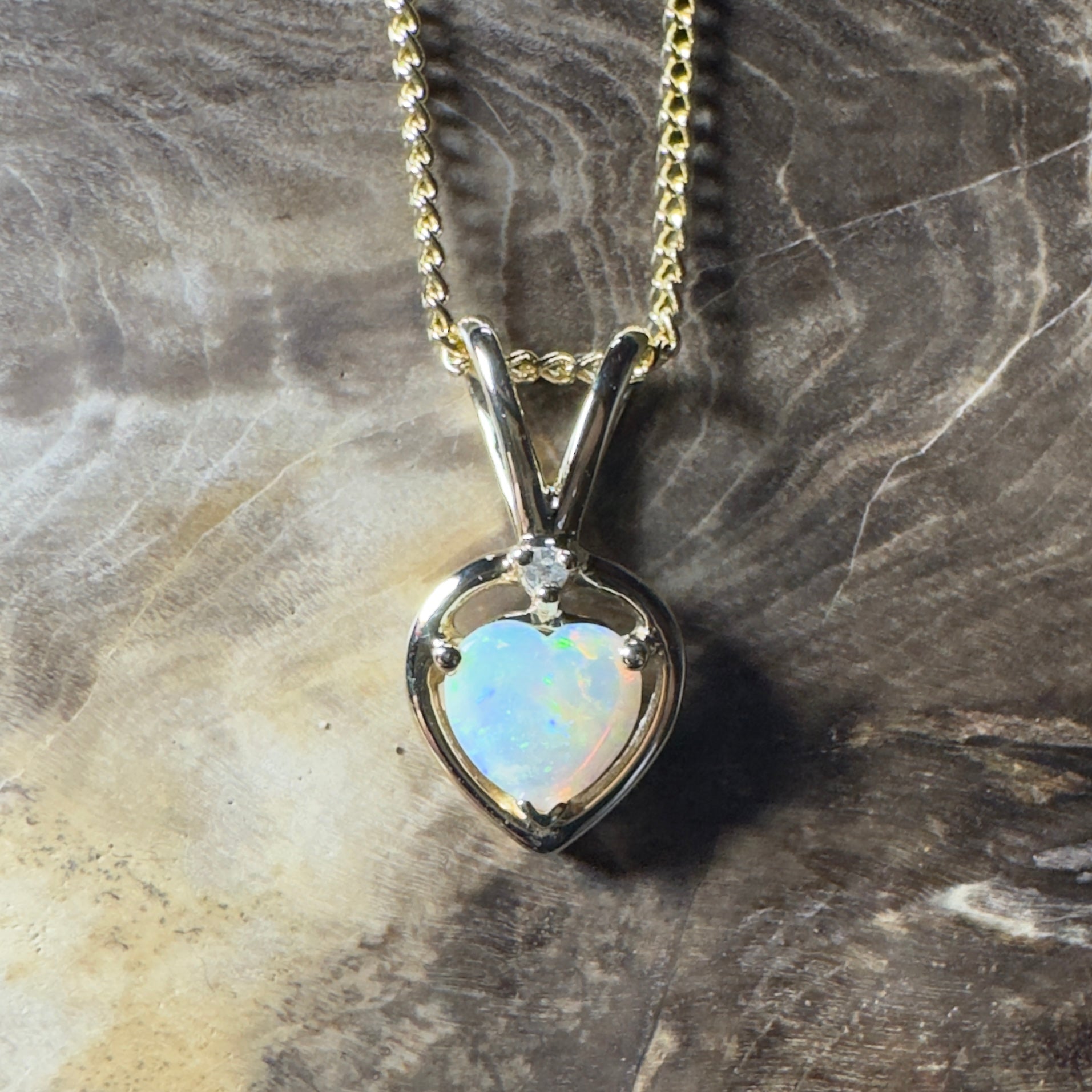 Mundi Mundi Love ~ 9ct Solid Yellow Gold 0.4ct Coober Pedy Opal Pendant