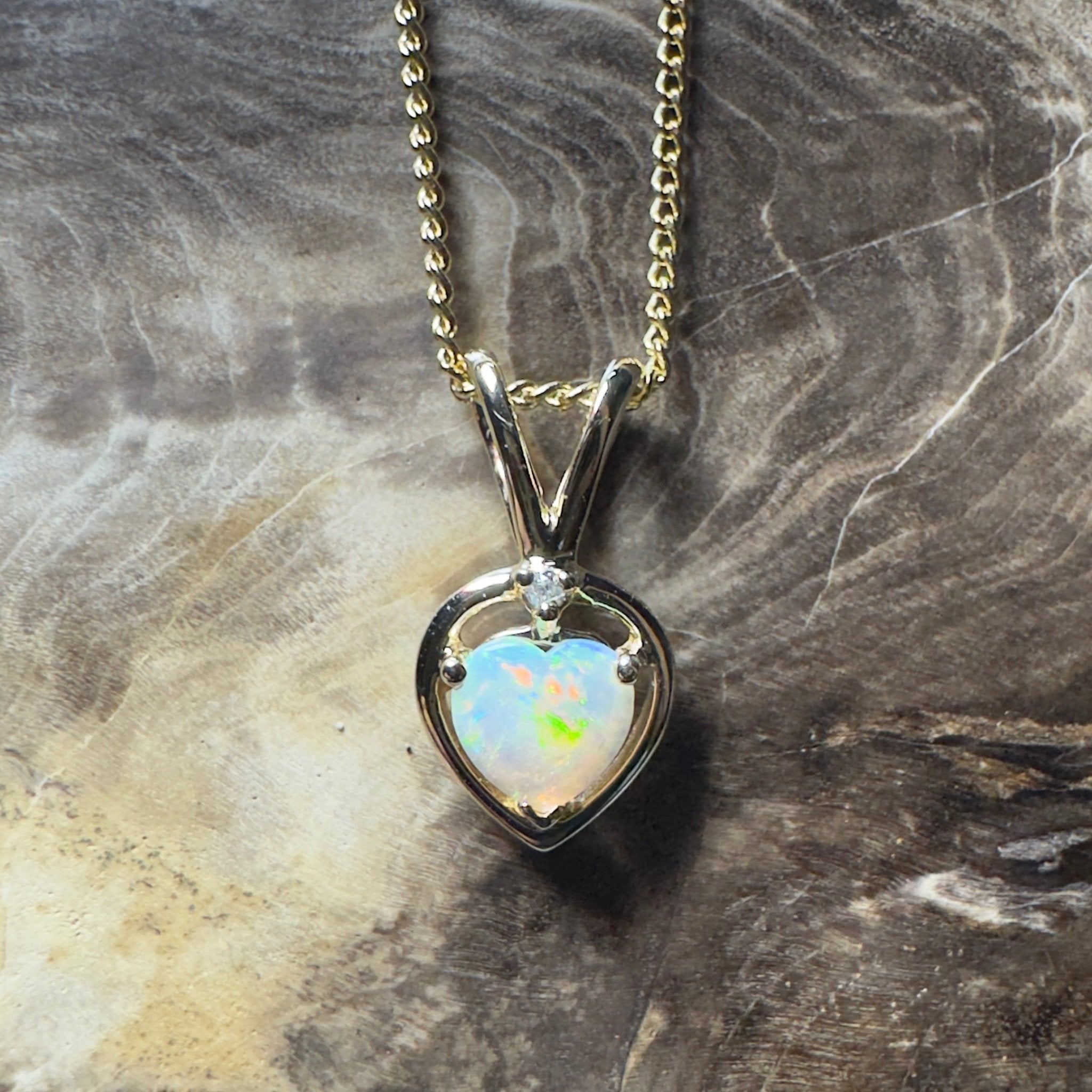 Mundi Mundi Love ~ 9ct Solid Yellow Gold 0.4ct Coober Pedy Opal Pendant
