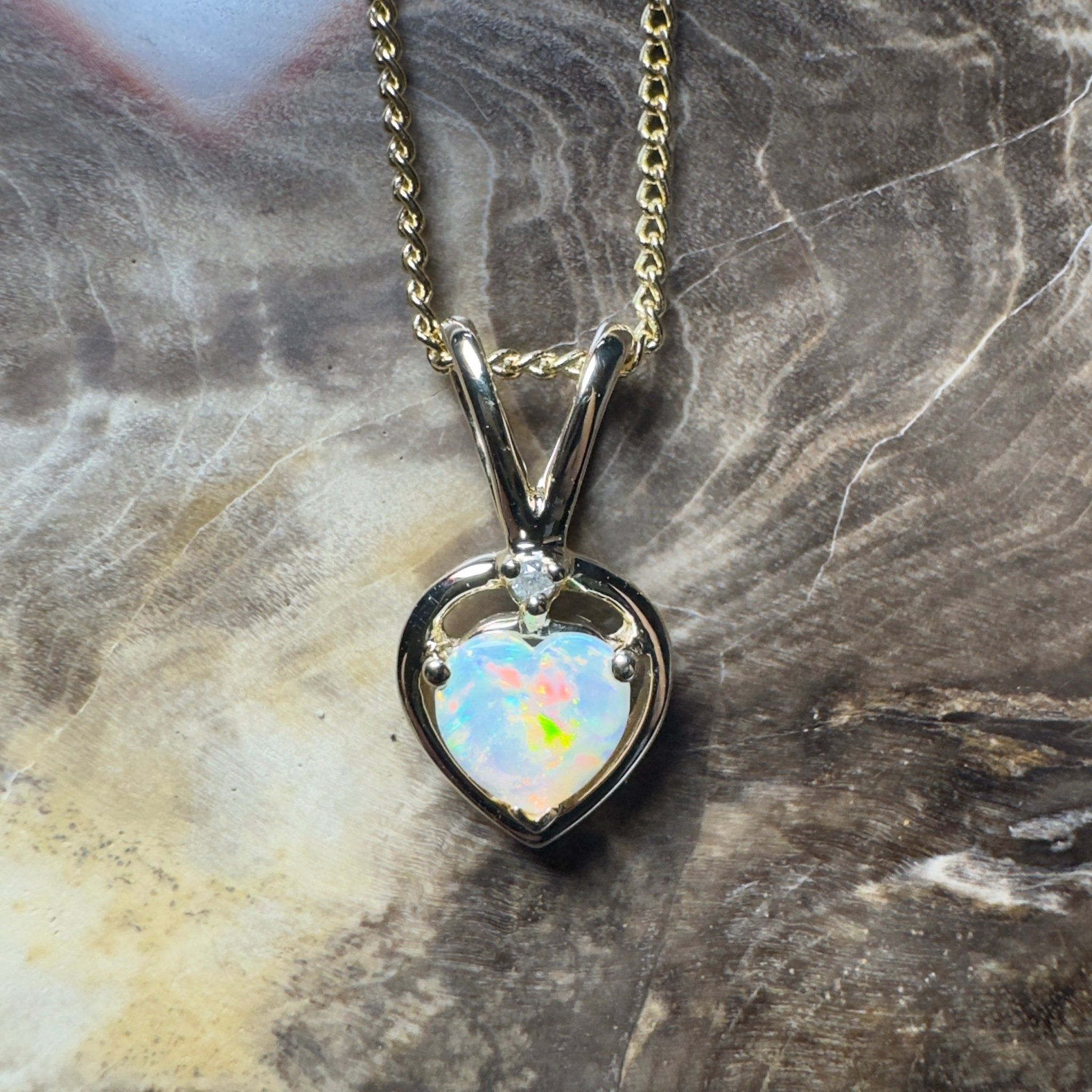 Mundi Mundi Love ~ 9ct Solid Yellow Gold 0.4ct Coober Pedy Opal Pendant