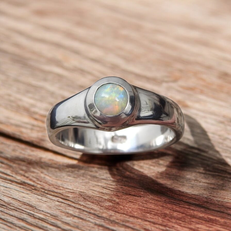 Outback Dream ~ 0.3ct Solid Lightning Ridge Crystal Opal 925 Silver Ring
