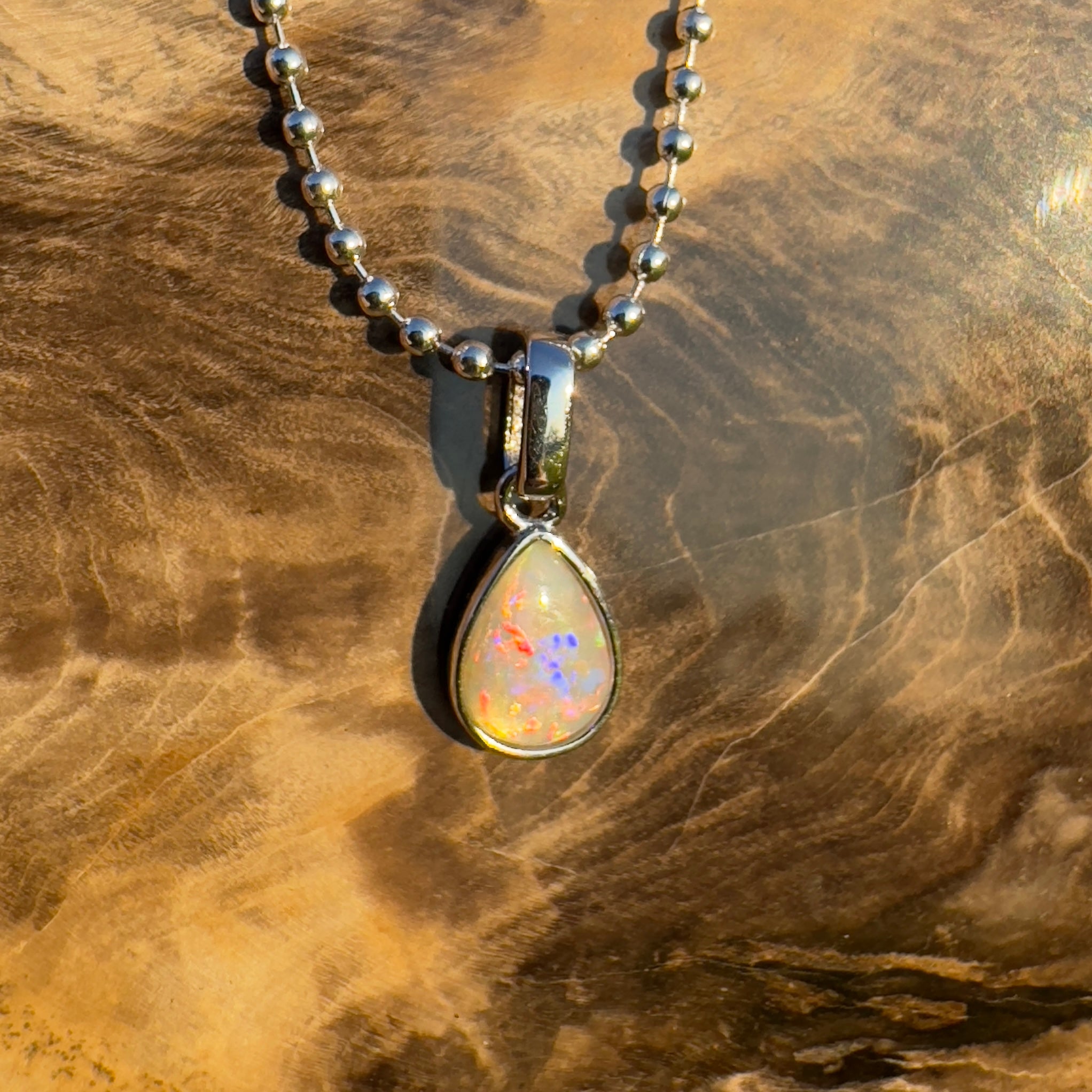 Rainlight Glow ~ Handcrafted 0.7ct Coober Pedy Crystal Opal Pendant – Silver Elegance.