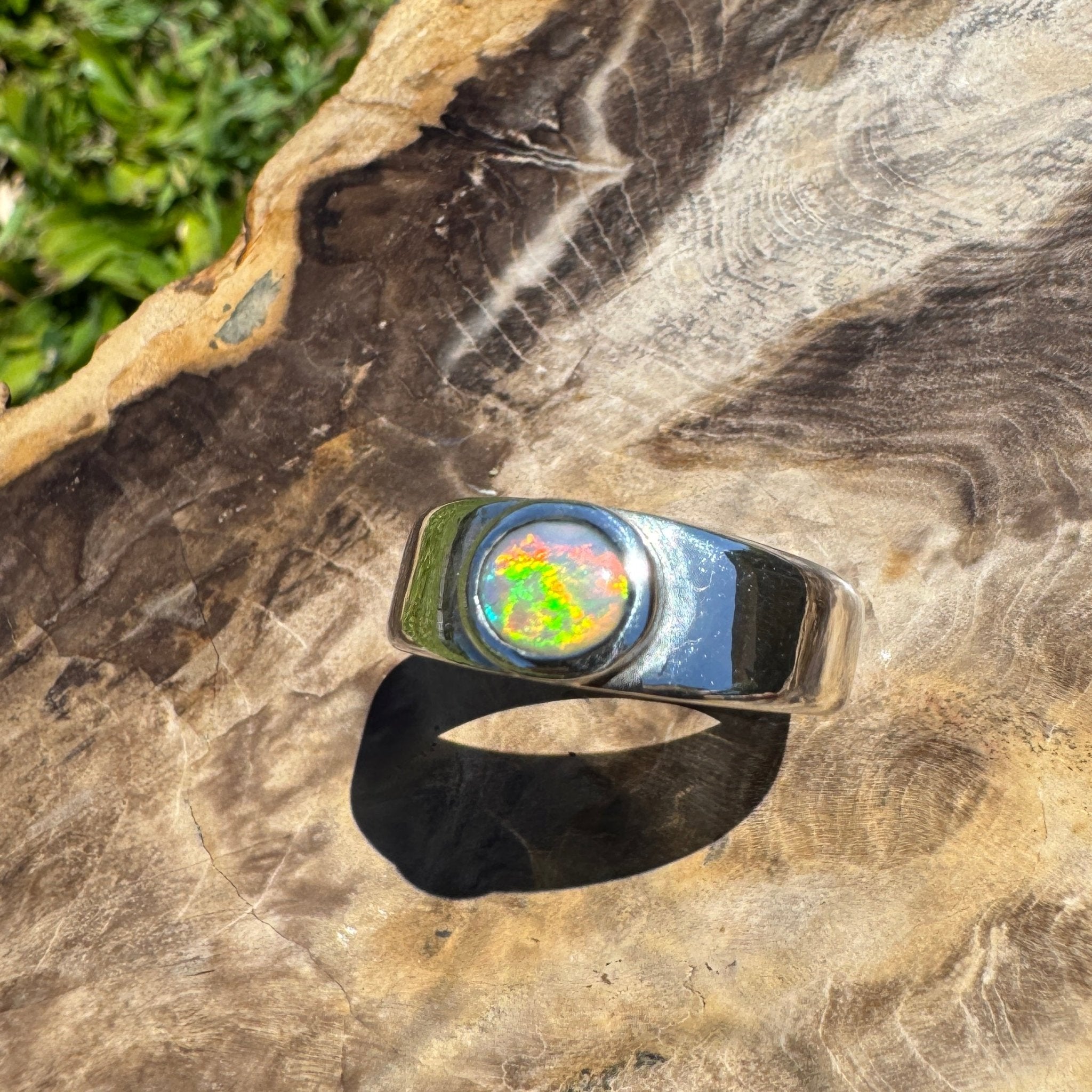 Red Ember Glow – 0.74ct Solid Lightning Ridge Dark Opal 925 Sterling Silver Ring.