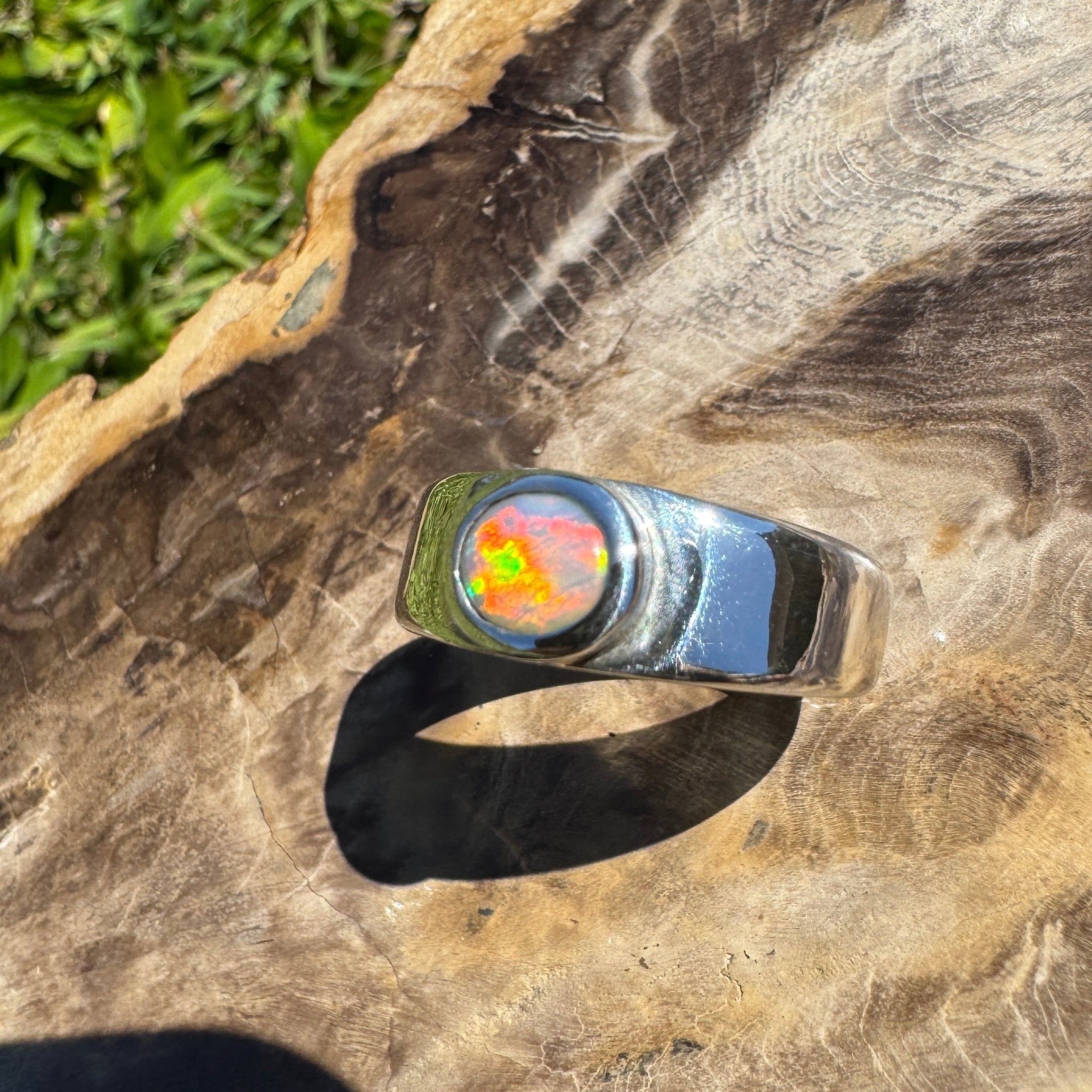 Red Ember Glow – 0.74ct Solid Lightning Ridge Dark Opal 925 Sterling Silver Ring.