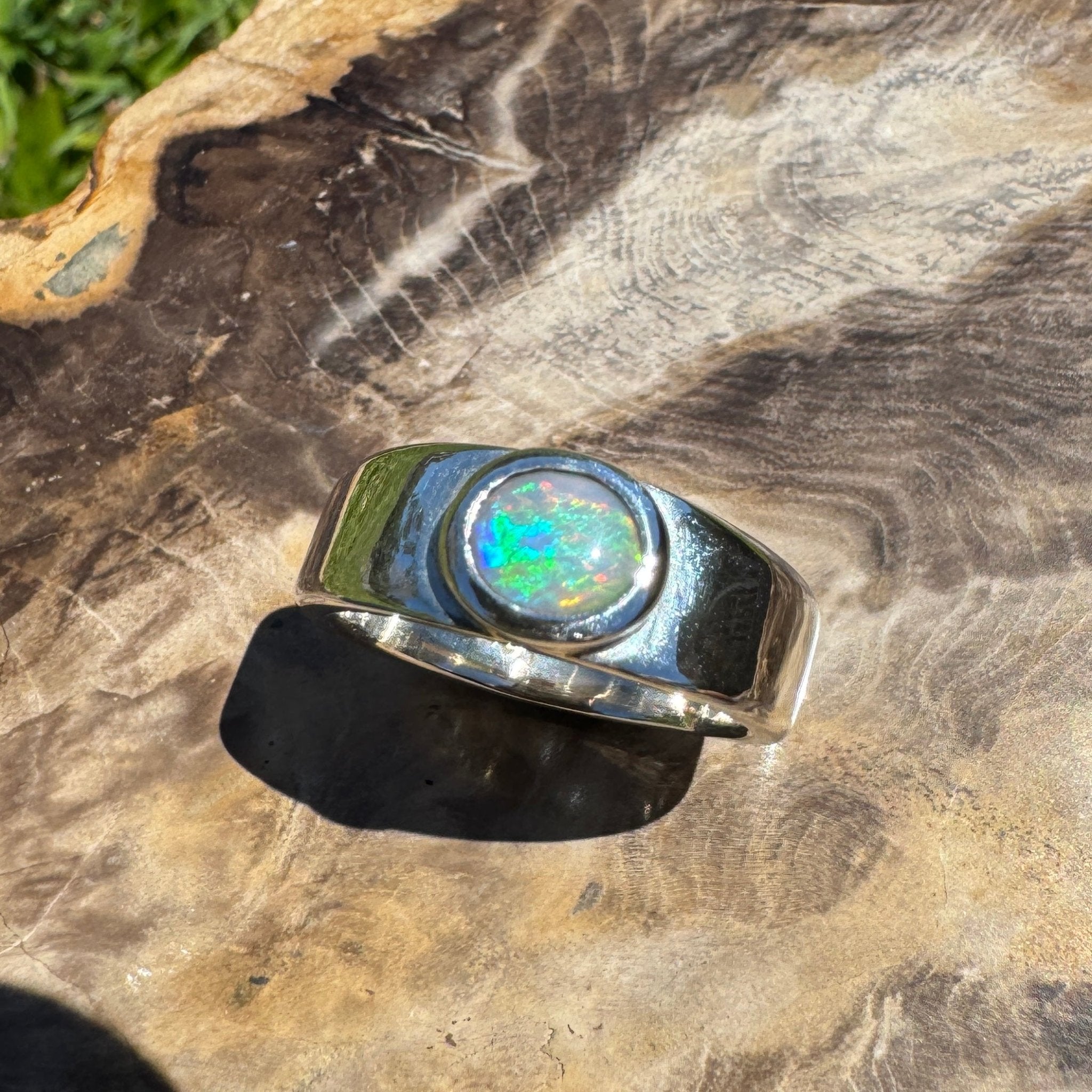 Red Ember Glow – 0.74ct Solid Lightning Ridge Dark Opal 925 Sterling Silver Ring.