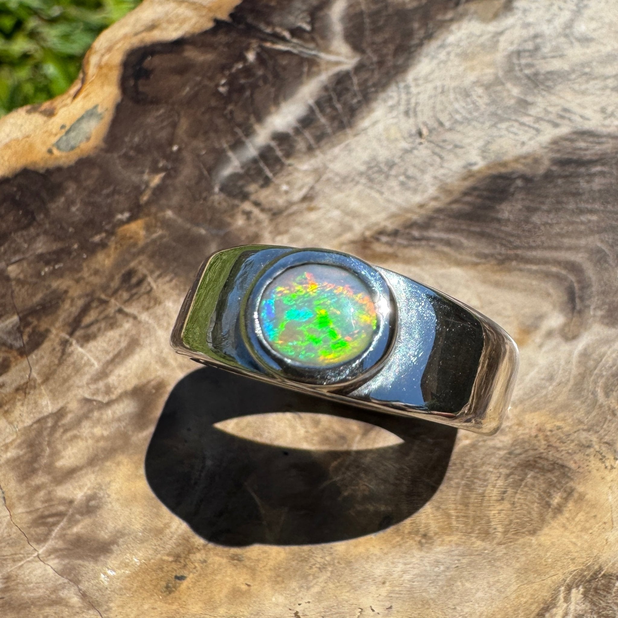 Red Ember Glow – 0.74ct Solid Lightning Ridge Dark Opal 925 Sterling Silver Ring.
