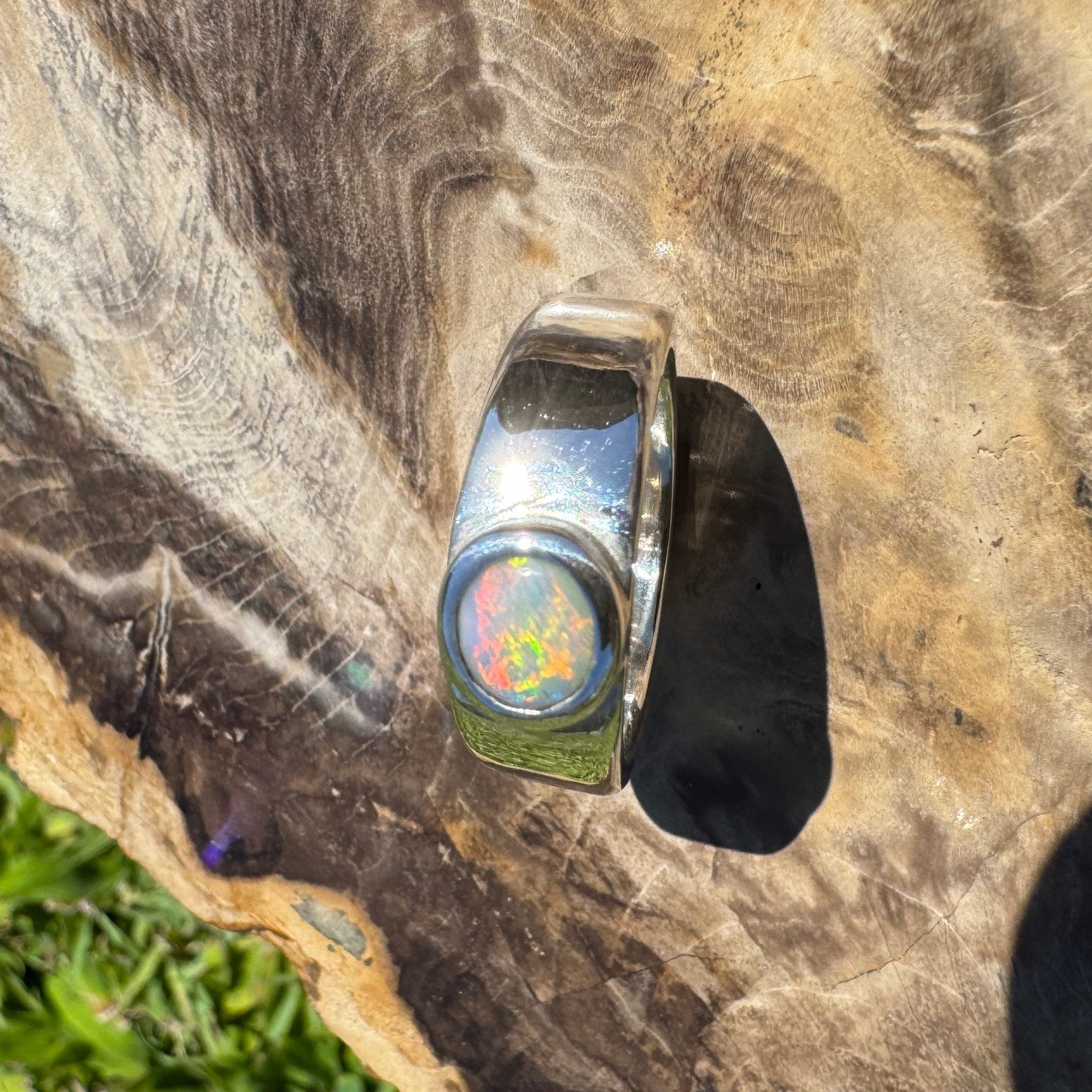 Red Ember Glow – 0.74ct Solid Lightning Ridge Dark Opal 925 Sterling Silver Ring.