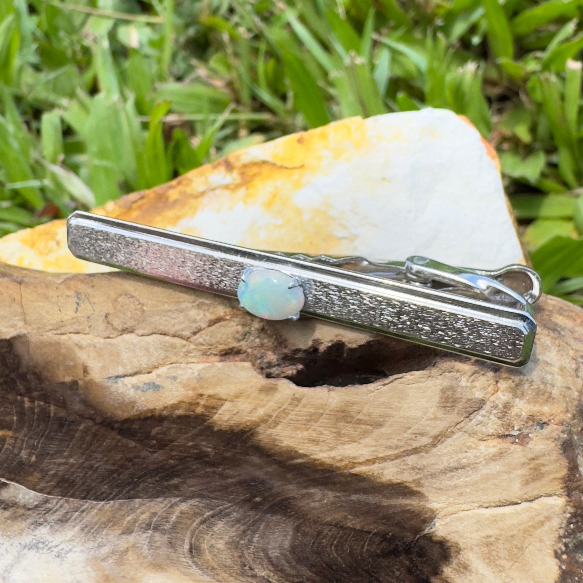 Tasman Current - 0.6ct Lightning Ridge Opal 925 Silver Tie Clip