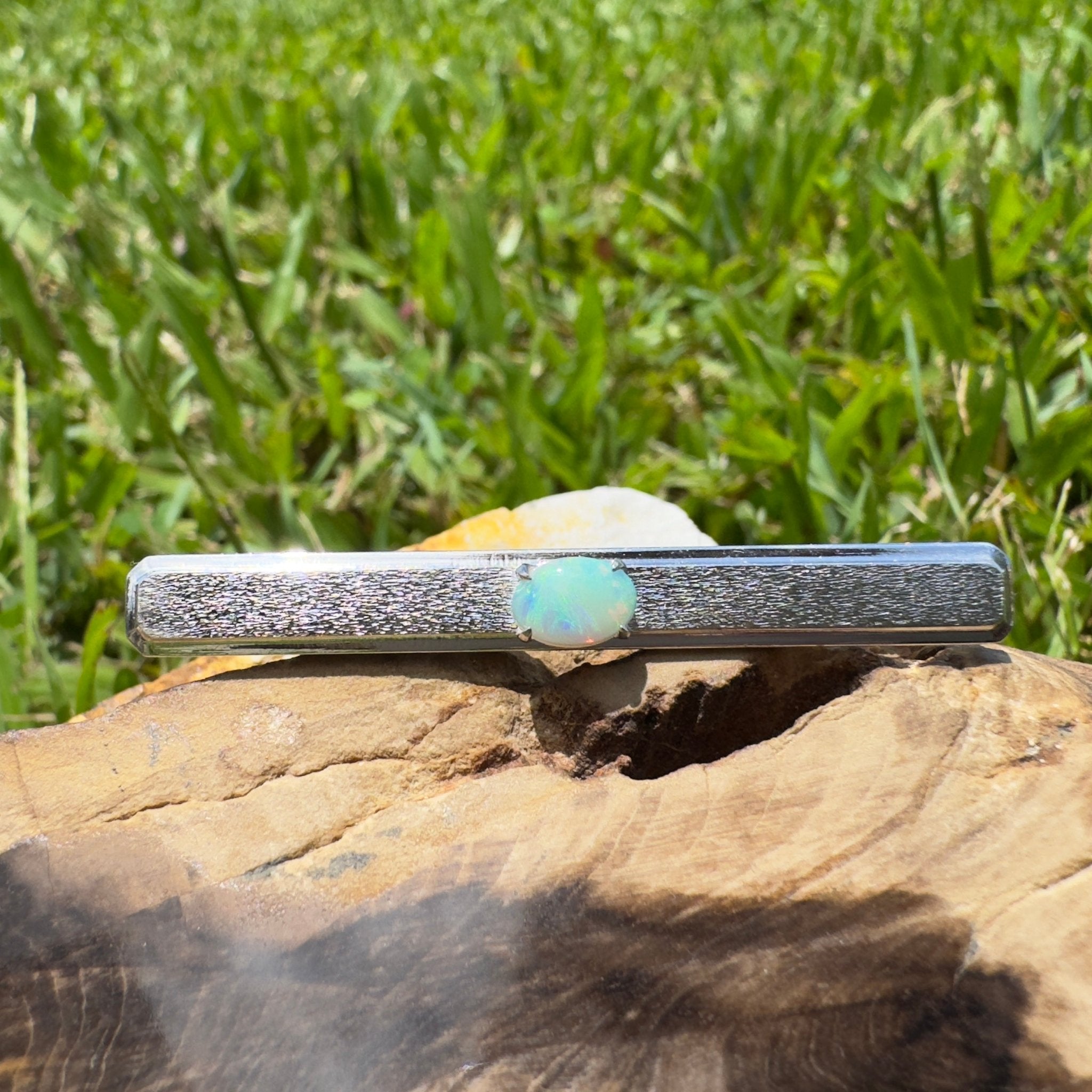 Tasman Current - 0.6ct Lightning Ridge Opal 925 Silver Tie Clip