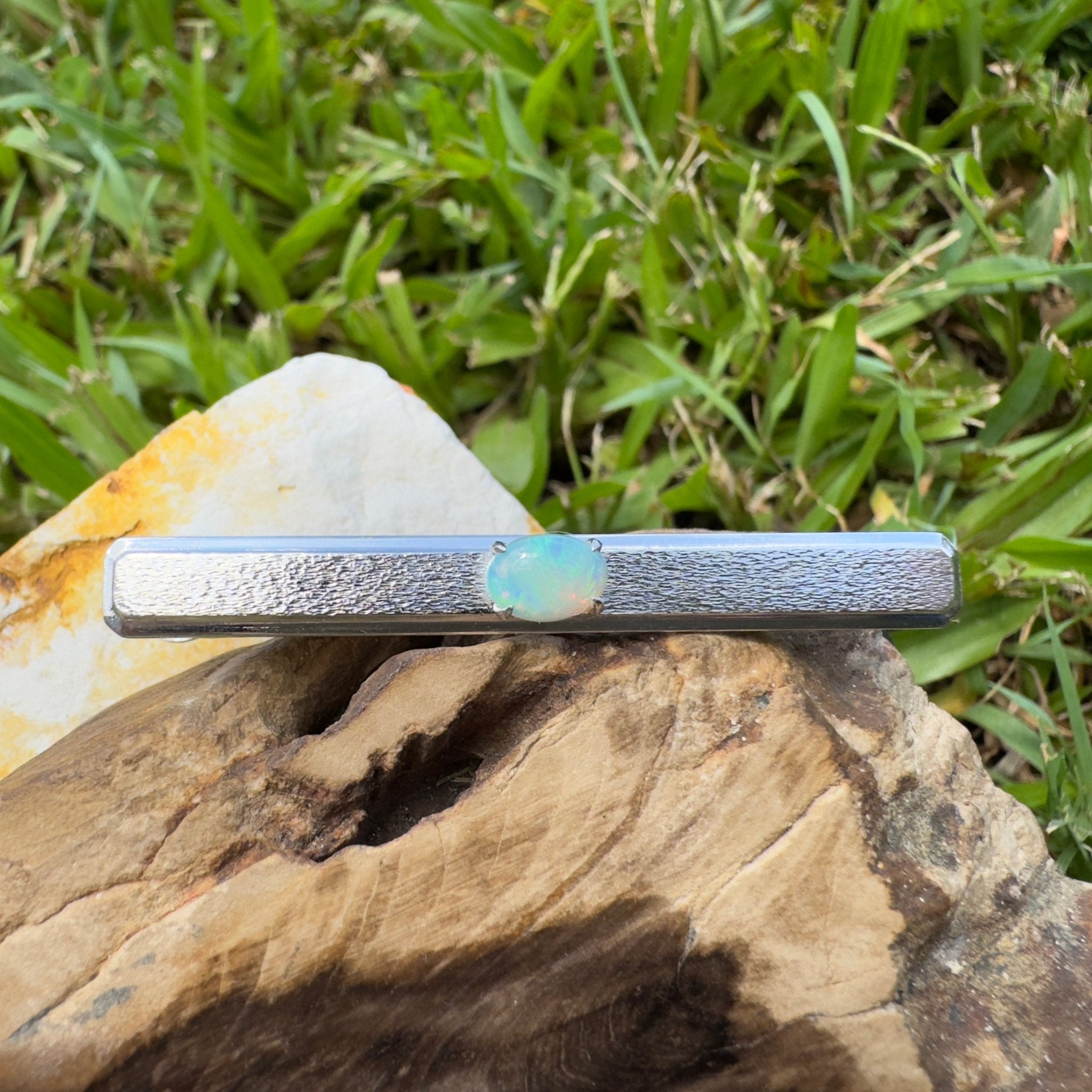 Tasman Current - 0.6ct Lightning Ridge Opal 925 Silver Tie Clip