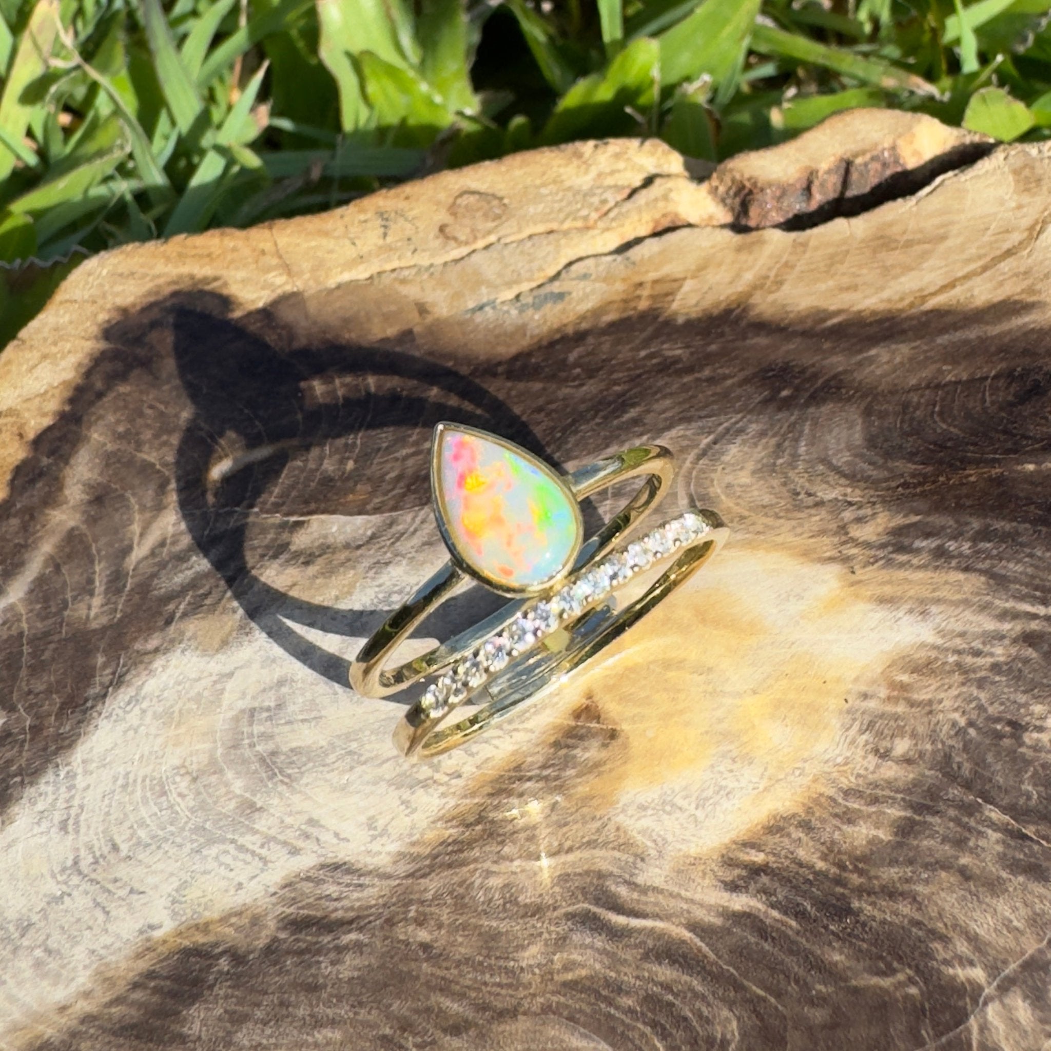 Uluru Flame ~ 0.8ct Solid Coober Pedy Crystal Opal 9ct Yellow Gold Ring