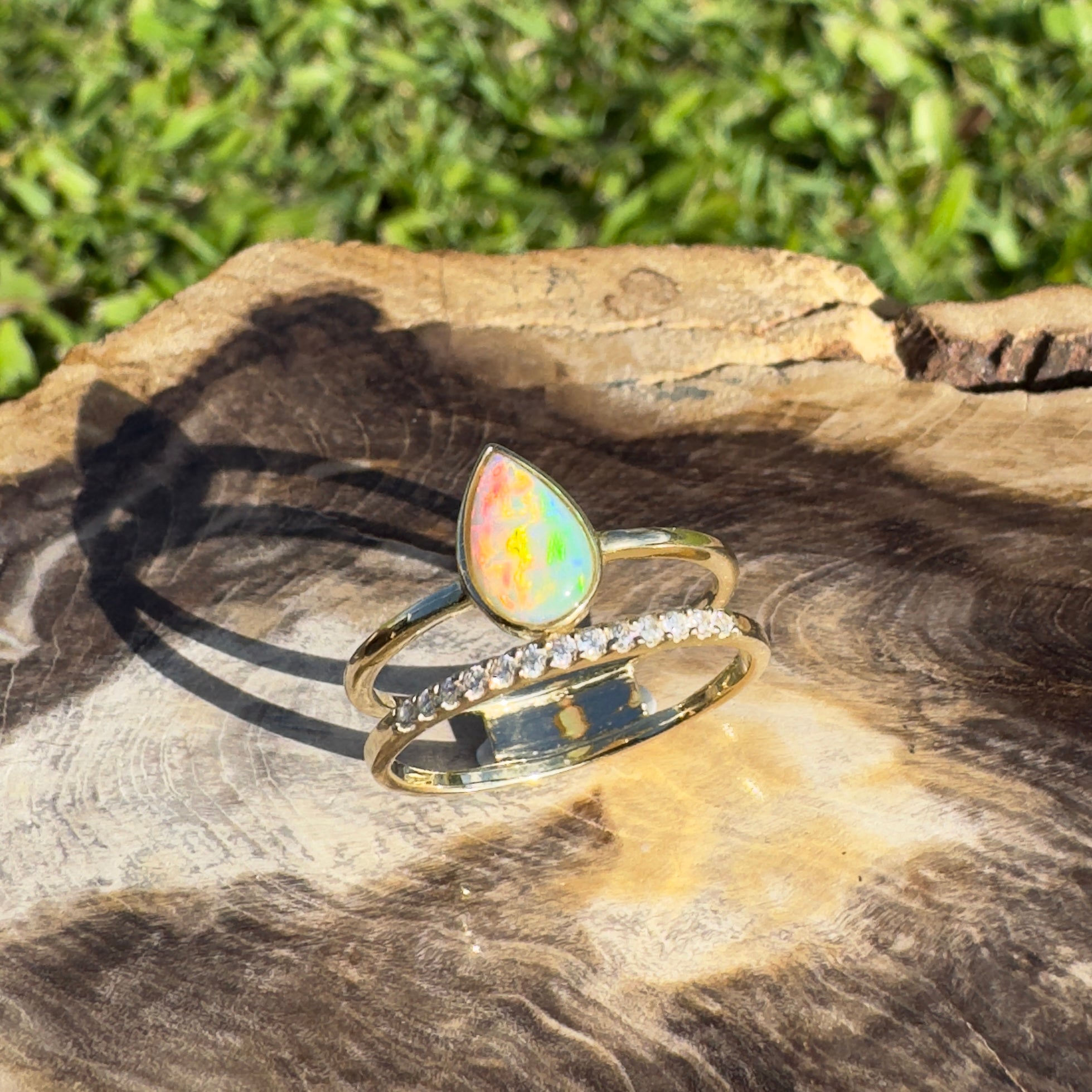 Uluru Flame ~ 0.8ct Solid Coober Pedy Crystal Opal 9ct Yellow Gold Ring
