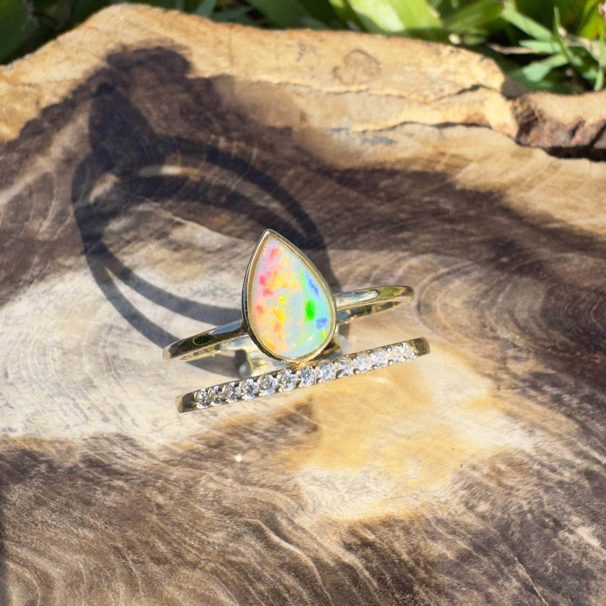 Uluru Flame ~ 0.8ct Solid Coober Pedy Crystal Opal 9ct Yellow Gold Ring