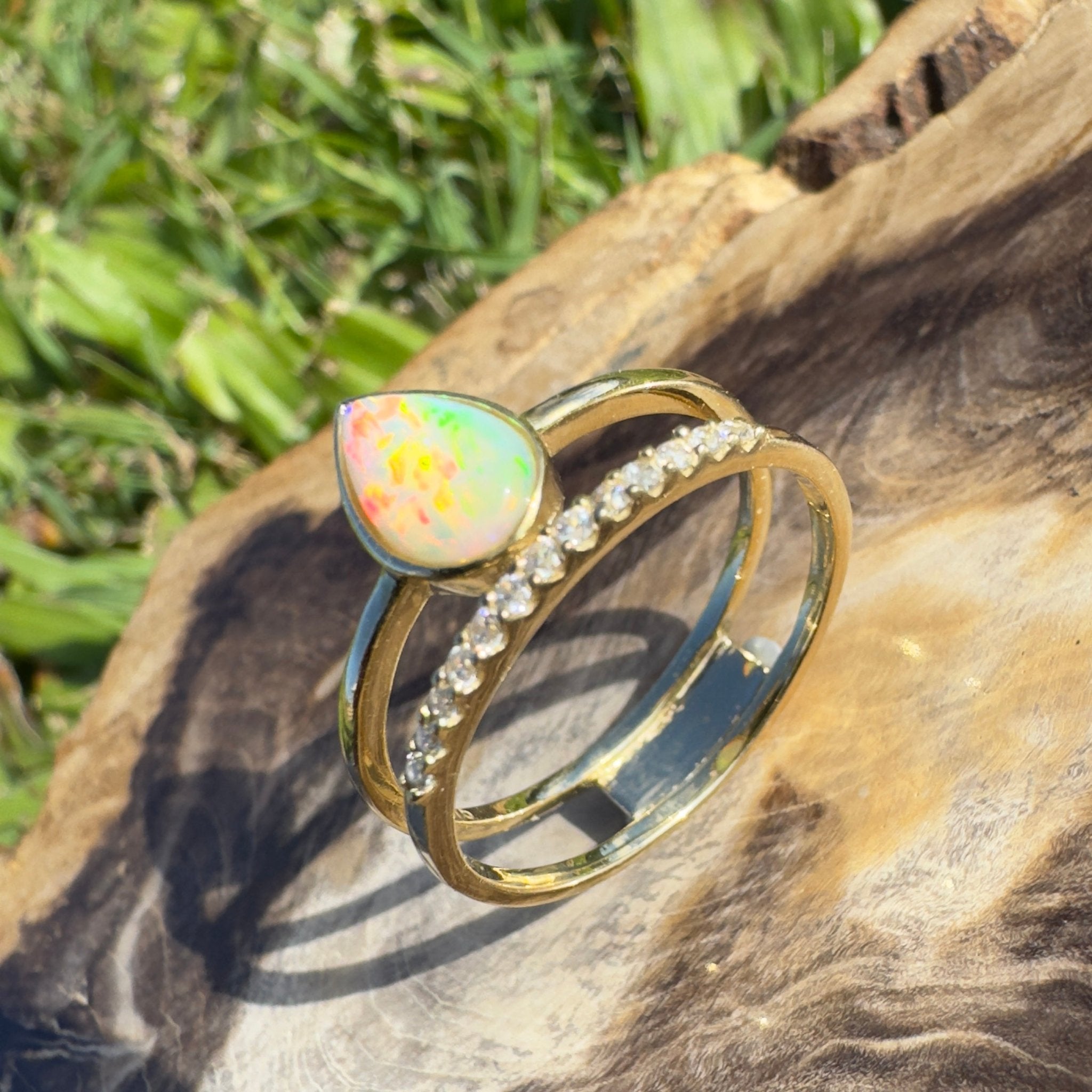 Uluru Flame ~ 0.8ct Solid Coober Pedy Crystal Opal 9ct Yellow Gold Ring