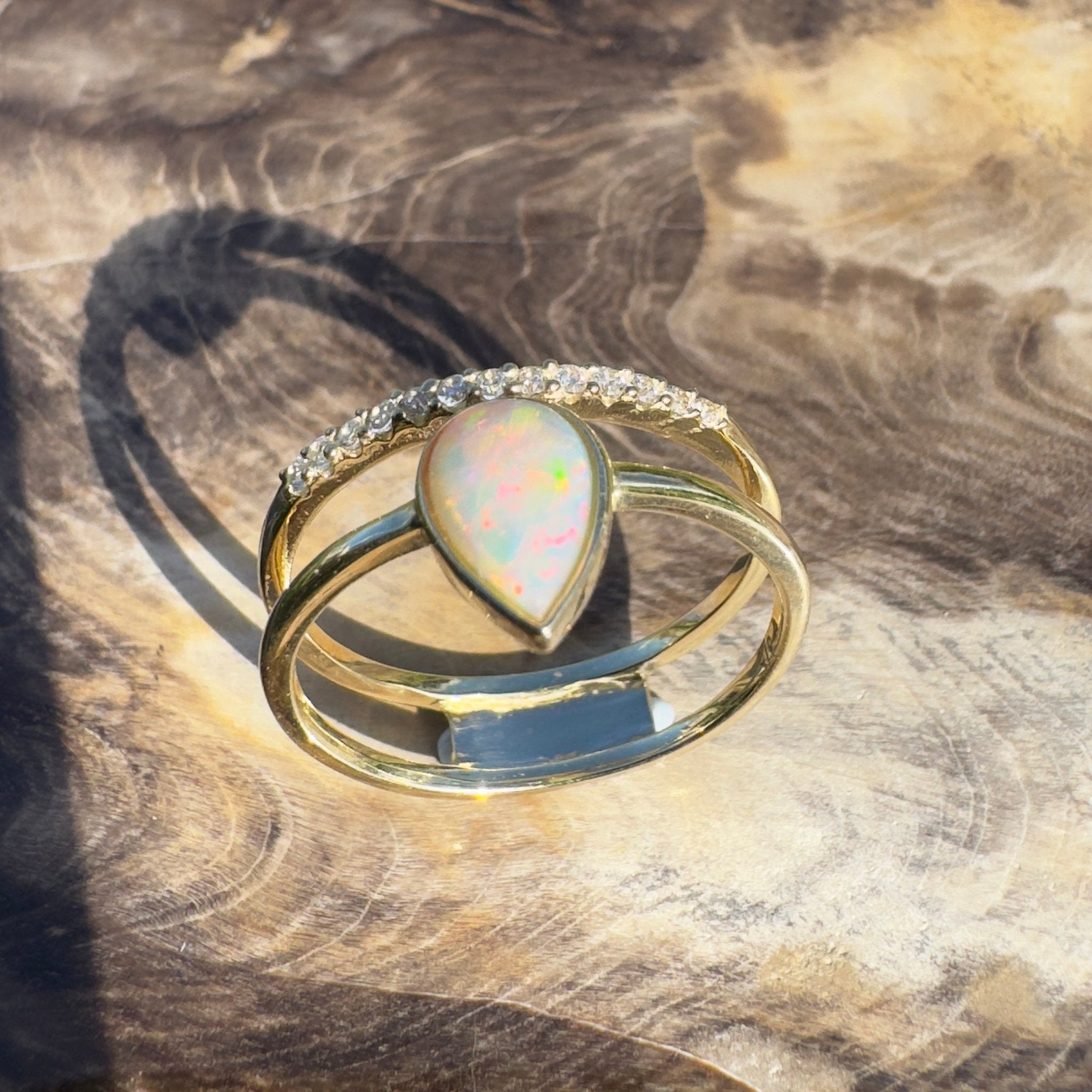 Uluru Flame ~ 0.8ct Solid Coober Pedy Crystal Opal 9ct Yellow Gold Ring