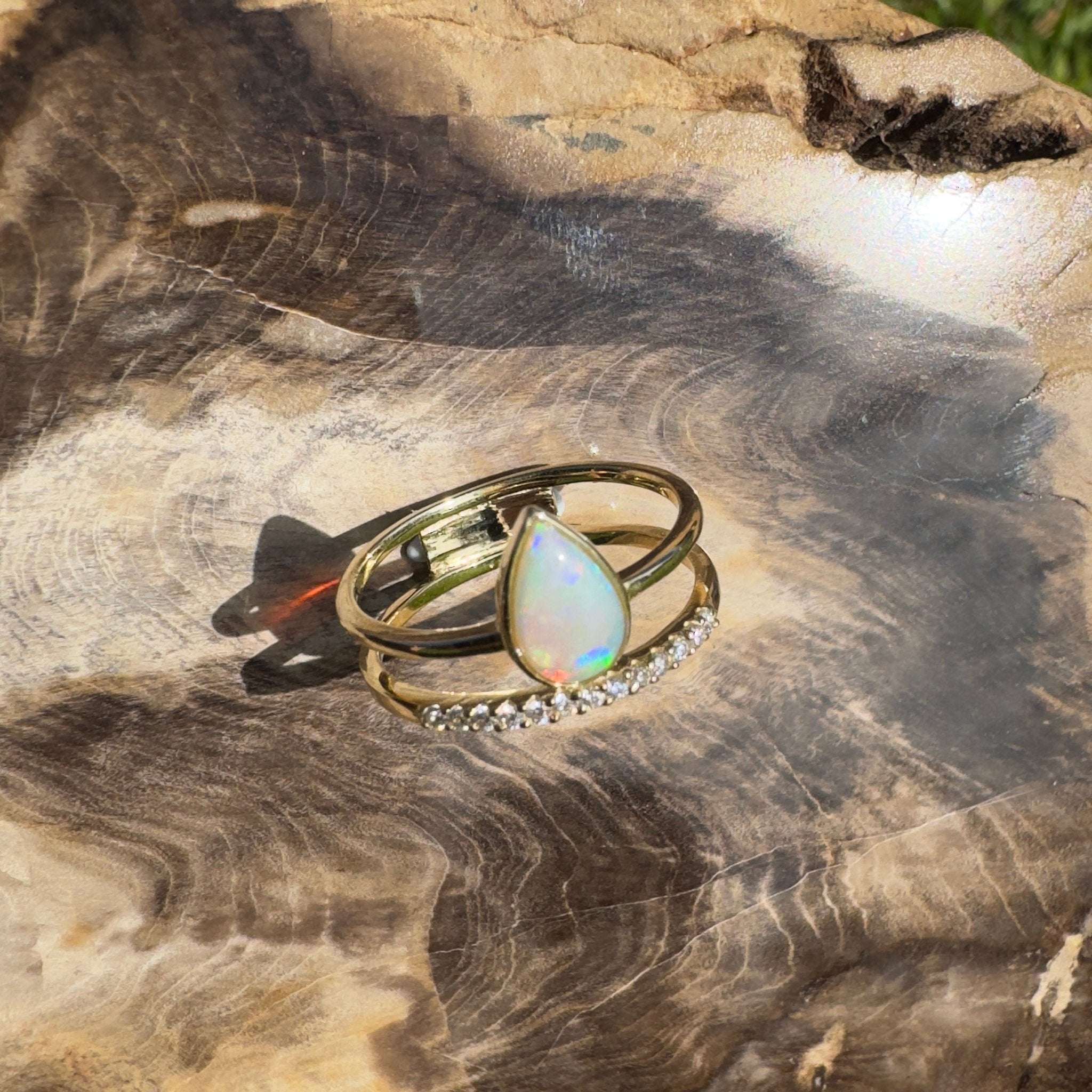 Uluru Flame ~ 0.8ct Solid Coober Pedy Crystal Opal 9ct Yellow Gold Ring