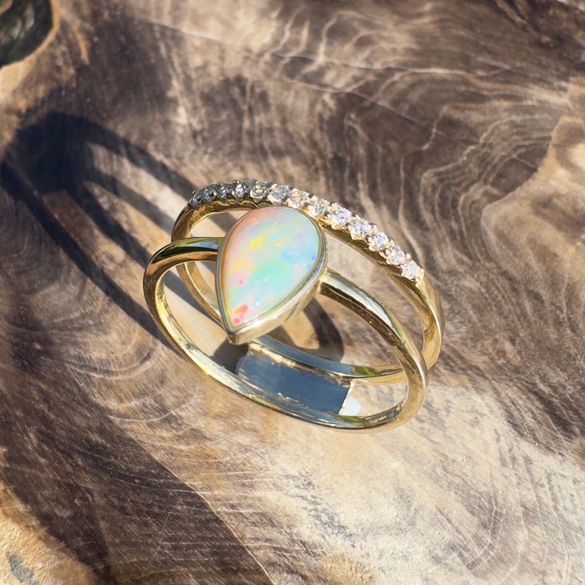 Uluru Flame ~ 0.8ct Solid Coober Pedy Crystal Opal 9ct Yellow Gold Ring