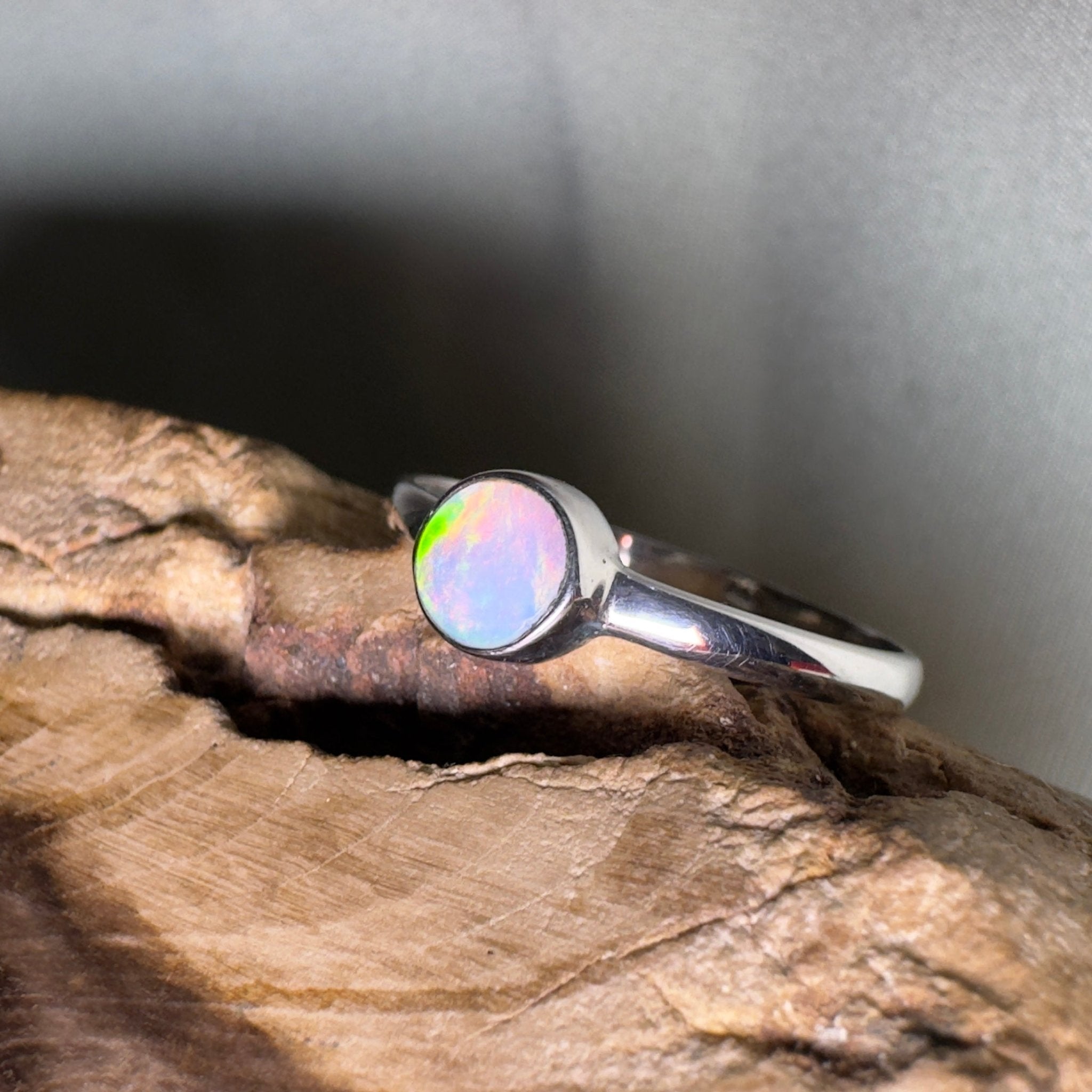 Warrumbungle Range Firefield – 0.7ct Solid Lightning Ridge Opal 925 Sterling Silver Ring