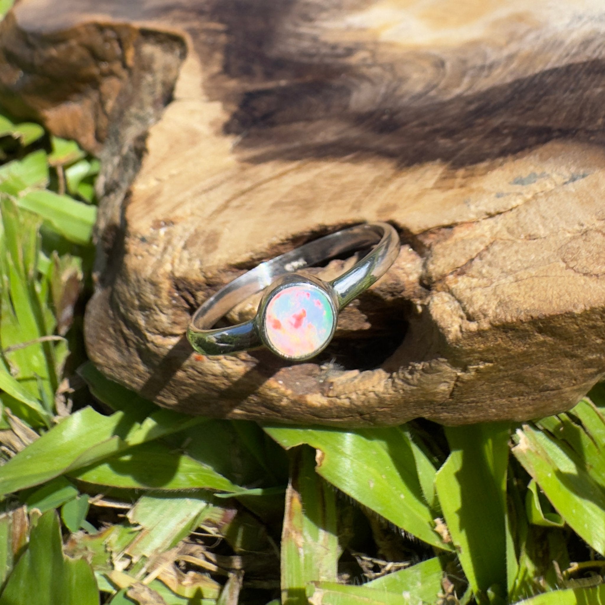 Warrumbungle Range Firefield – 0.7ct Solid Lightning Ridge Opal 925 Sterling Silver Ring