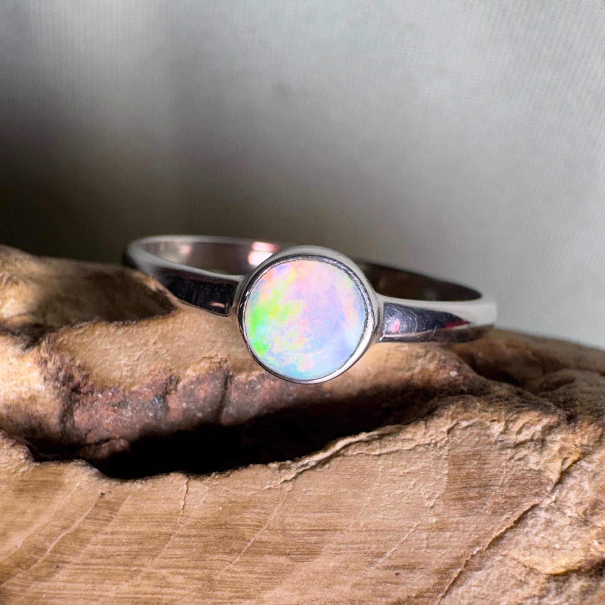 Warrumbungle Range Firefield – 0.7ct Solid Lightning Ridge Opal 925 Sterling Silver Ring