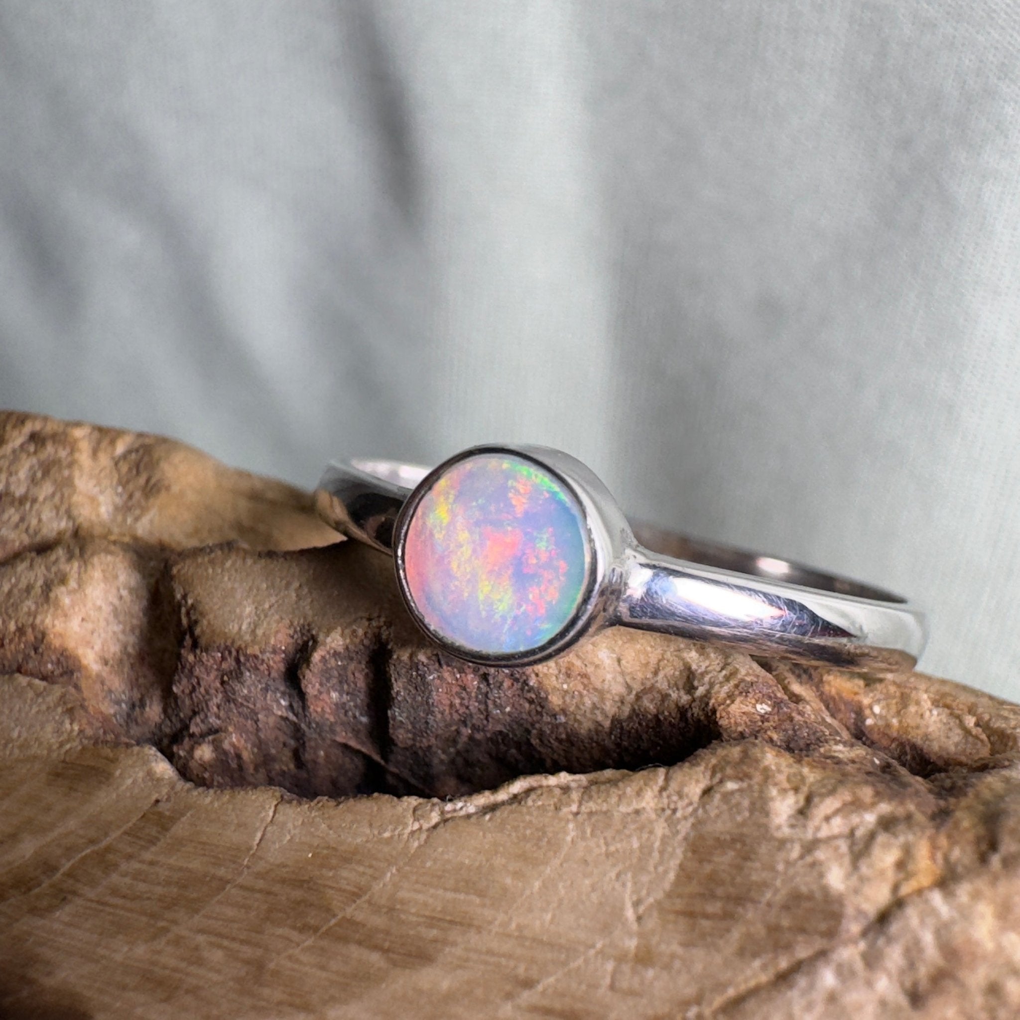 Warrumbungle Range Firefield – 0.7ct Solid Lightning Ridge Opal 925 Sterling Silver Ring